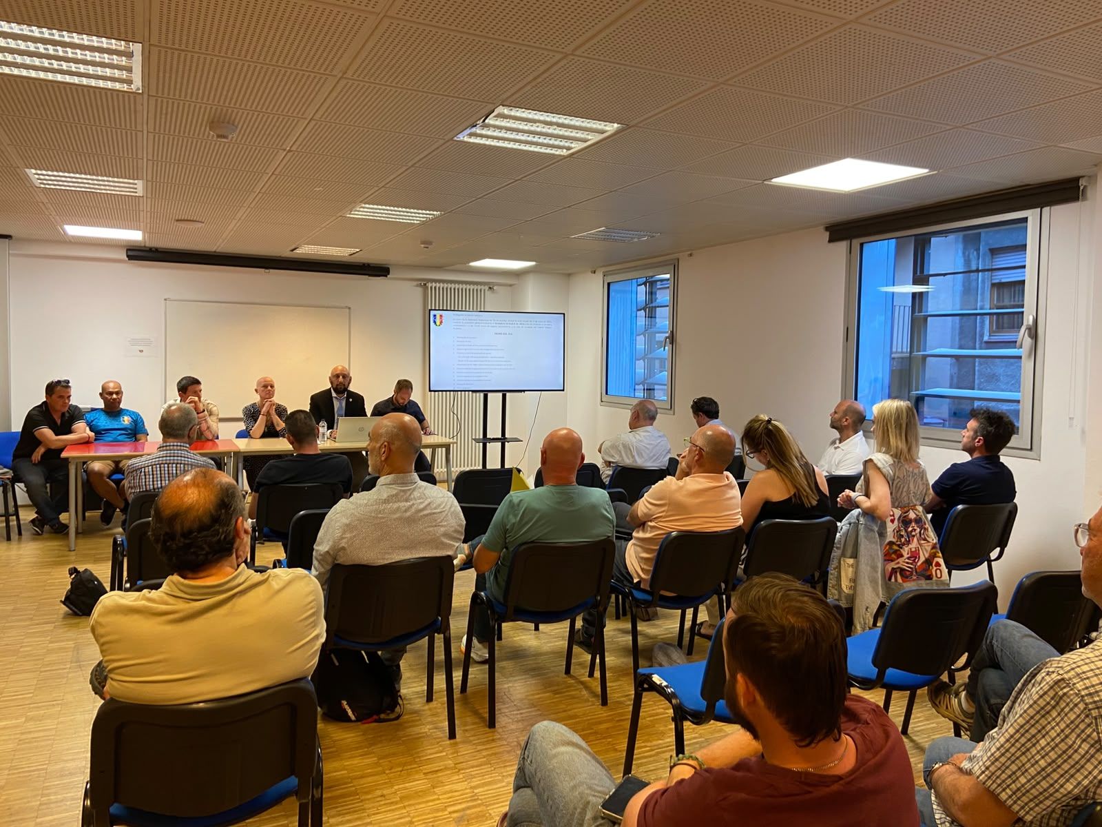 L'assemblea de la federació de tir s'ha celebrat a la segona planta de La Llacuna en un ambient enrarit. 