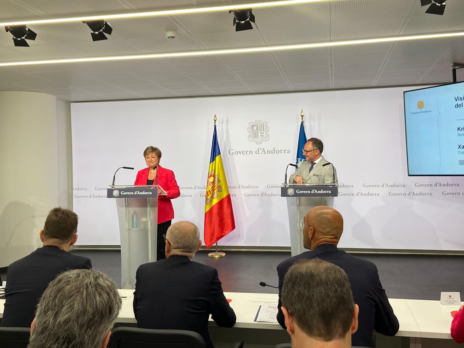 La directora gerent de l'FMI, Kristalina Georgieva, juntament amb el cap de Govern, Xavier Espot, durant la roda de premsa. La directora gerent de l'FMI, Kristalina Georgieva, juntament amb el cap de Govern, Xavier Espot, durant la roda de premsa.