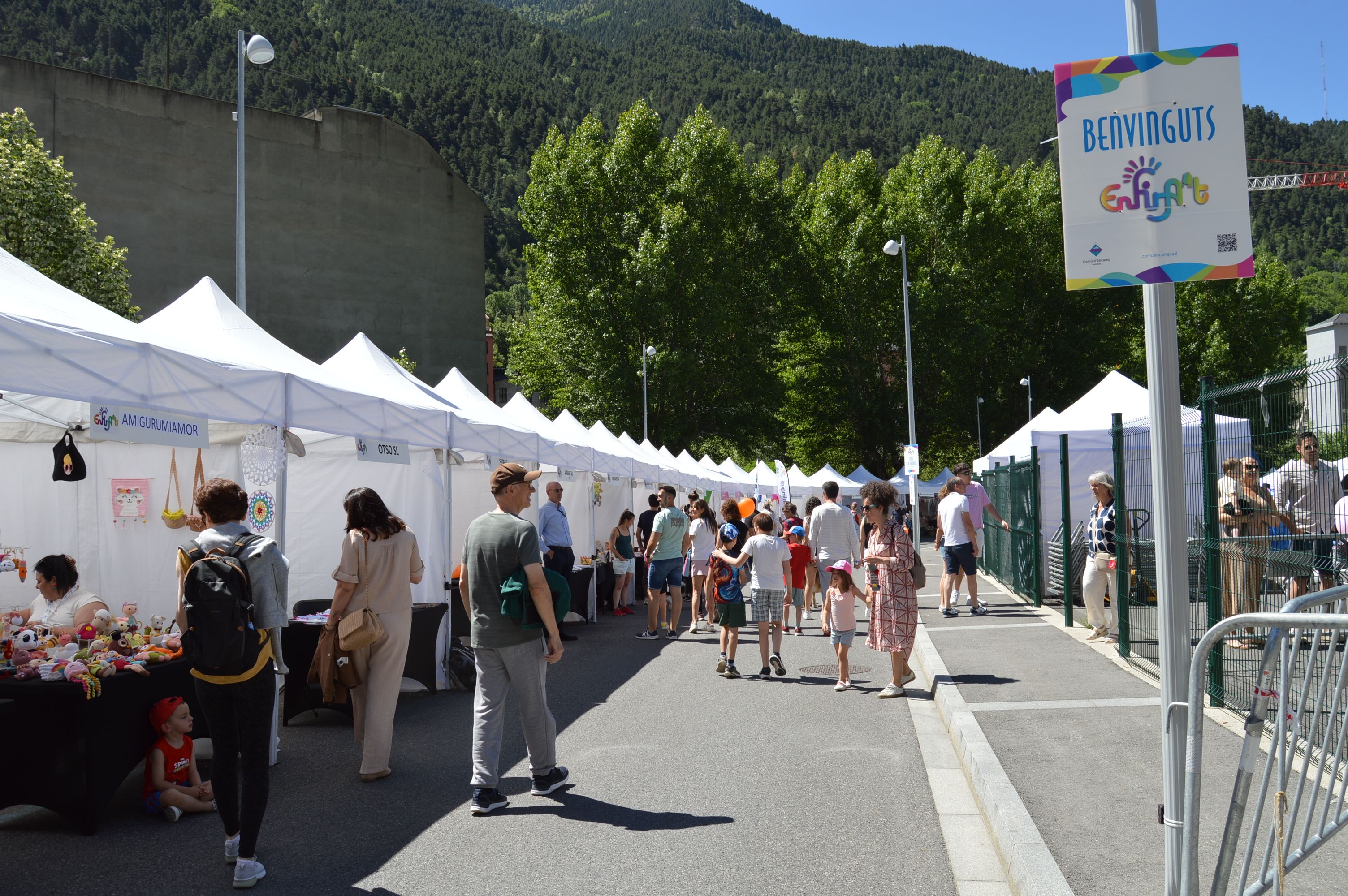 Els primers visitants de l'Enfira't, aquest dissabte al matí. Els primers visitants de l'Enfira't, aquest dissabte al matí.