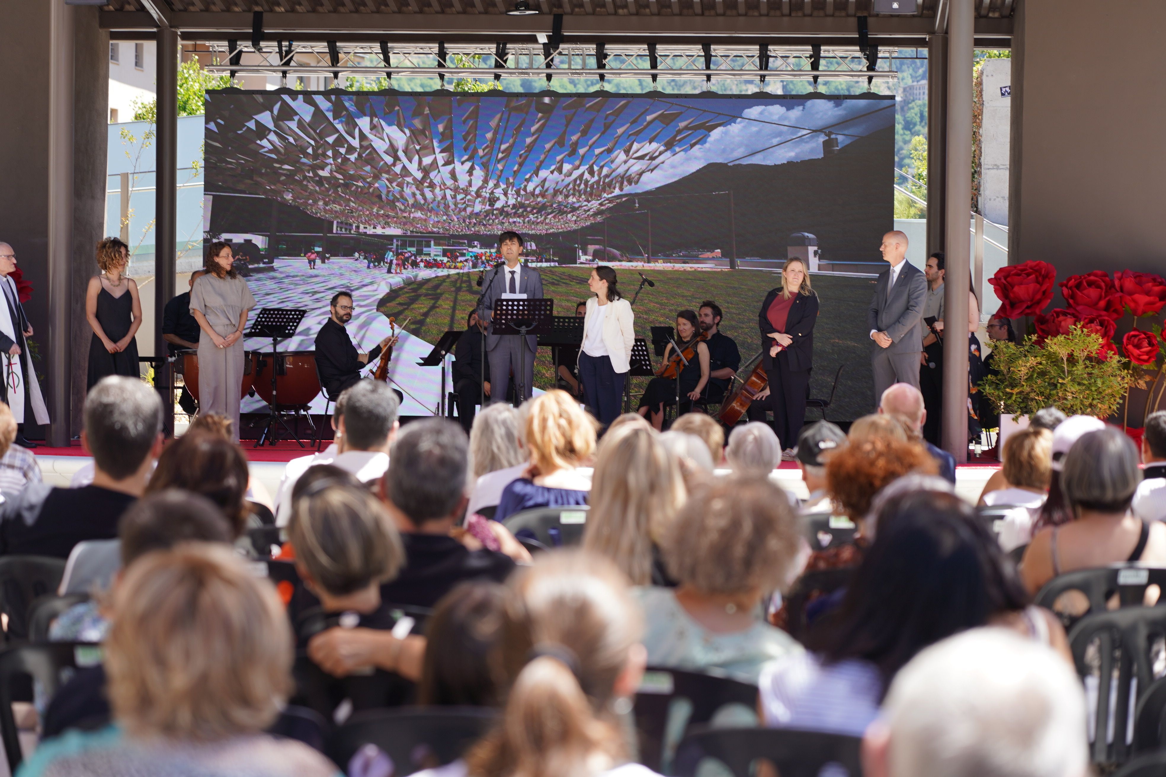 Inauguració de la plaça del Poble. Inauguració de la plaça del Poble.
