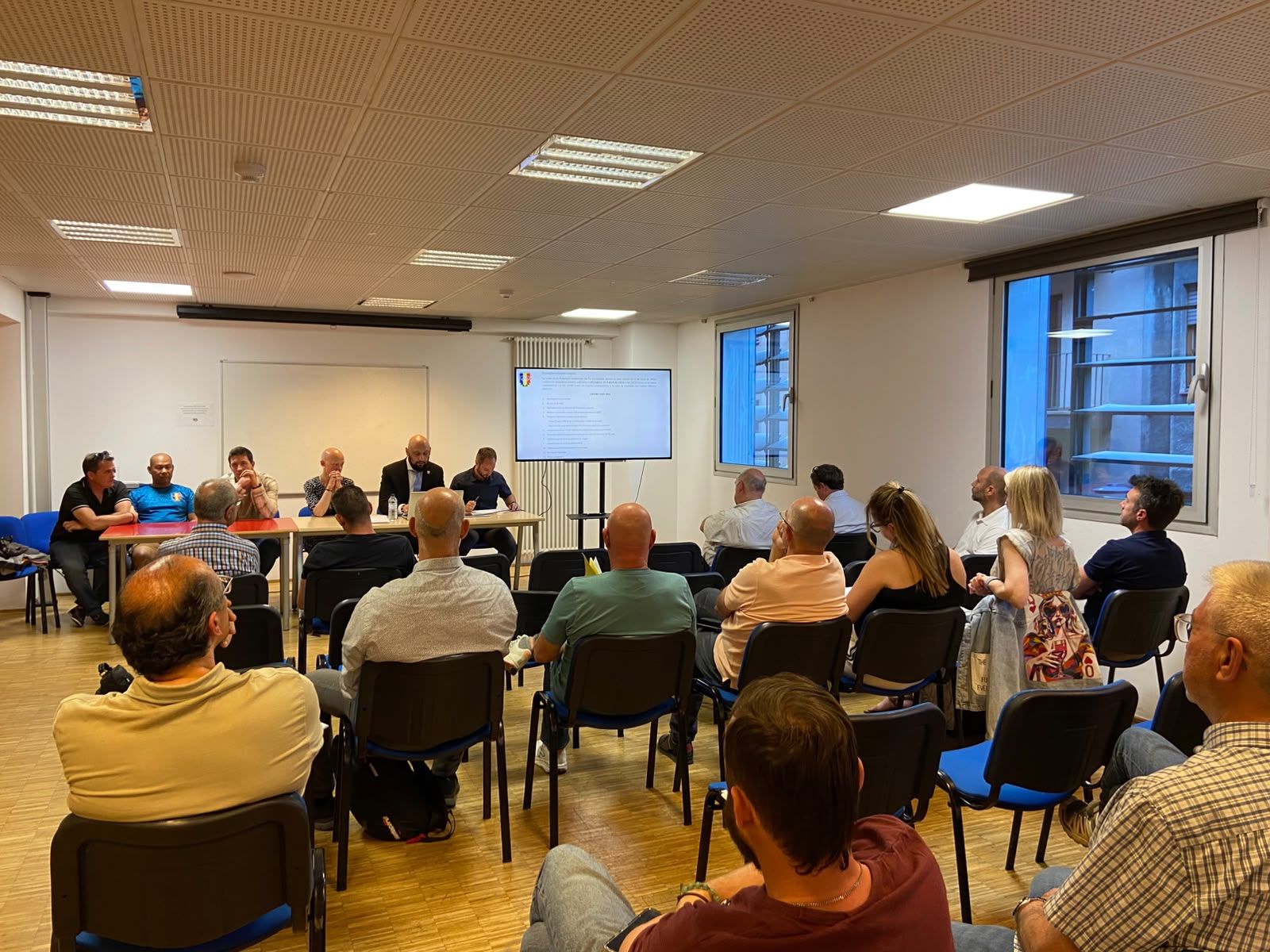 Un dels moments de l'assemblea de la federació de tir, abans de sotmetre a votació l'aprovació de comptes. 