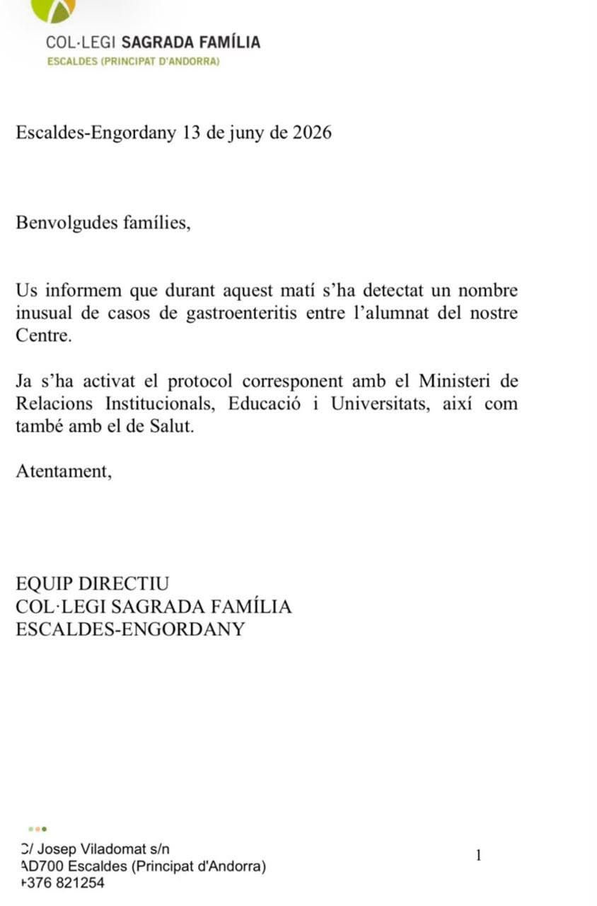 La comunicació enviada a les famílies. La portaveu del Sindicat, Rebeca Bonache.