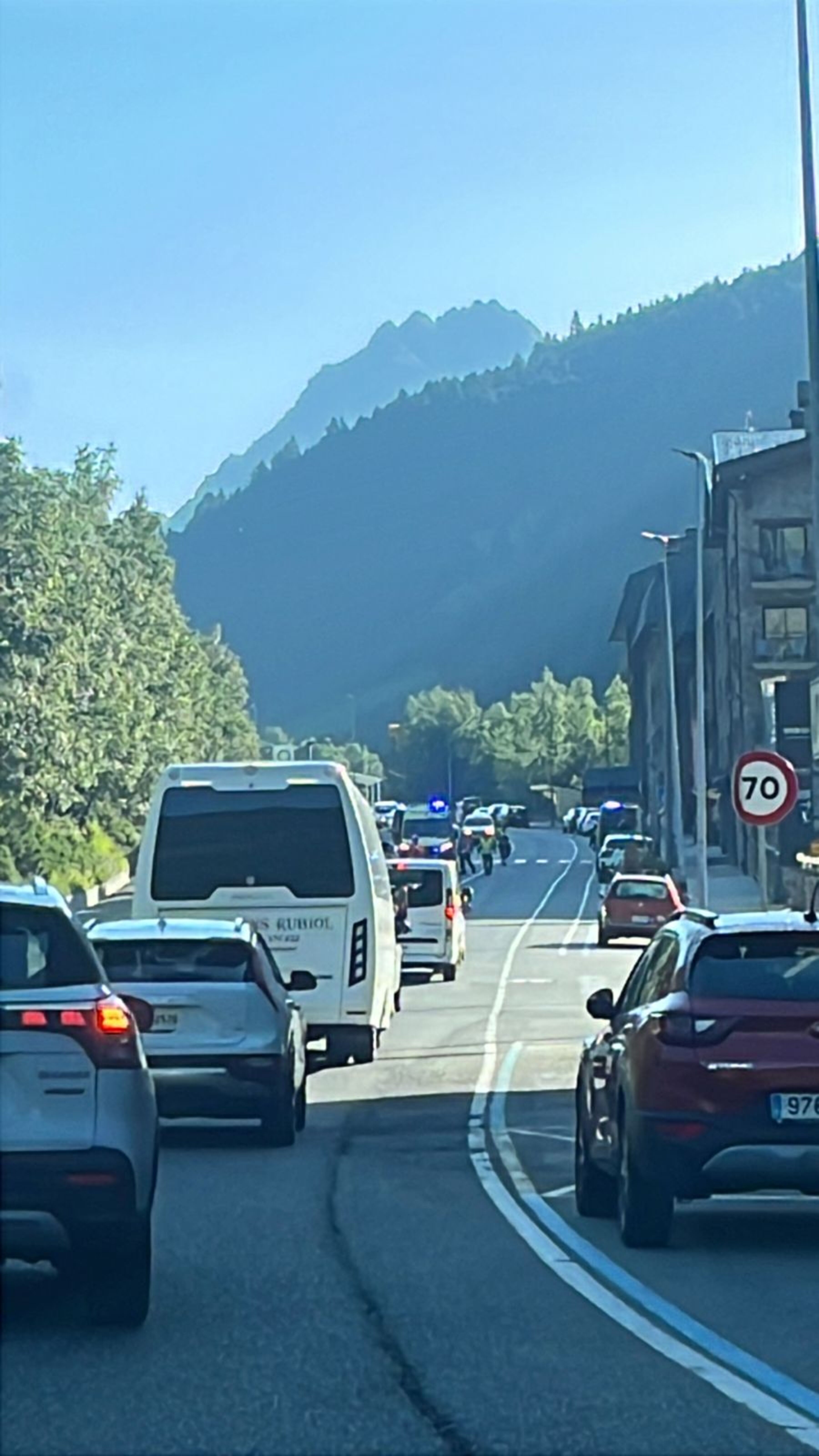 L'accident, a la zona del radar, està generant molta retenció. L'accident, a la zona del radar, està generant molta retenció.