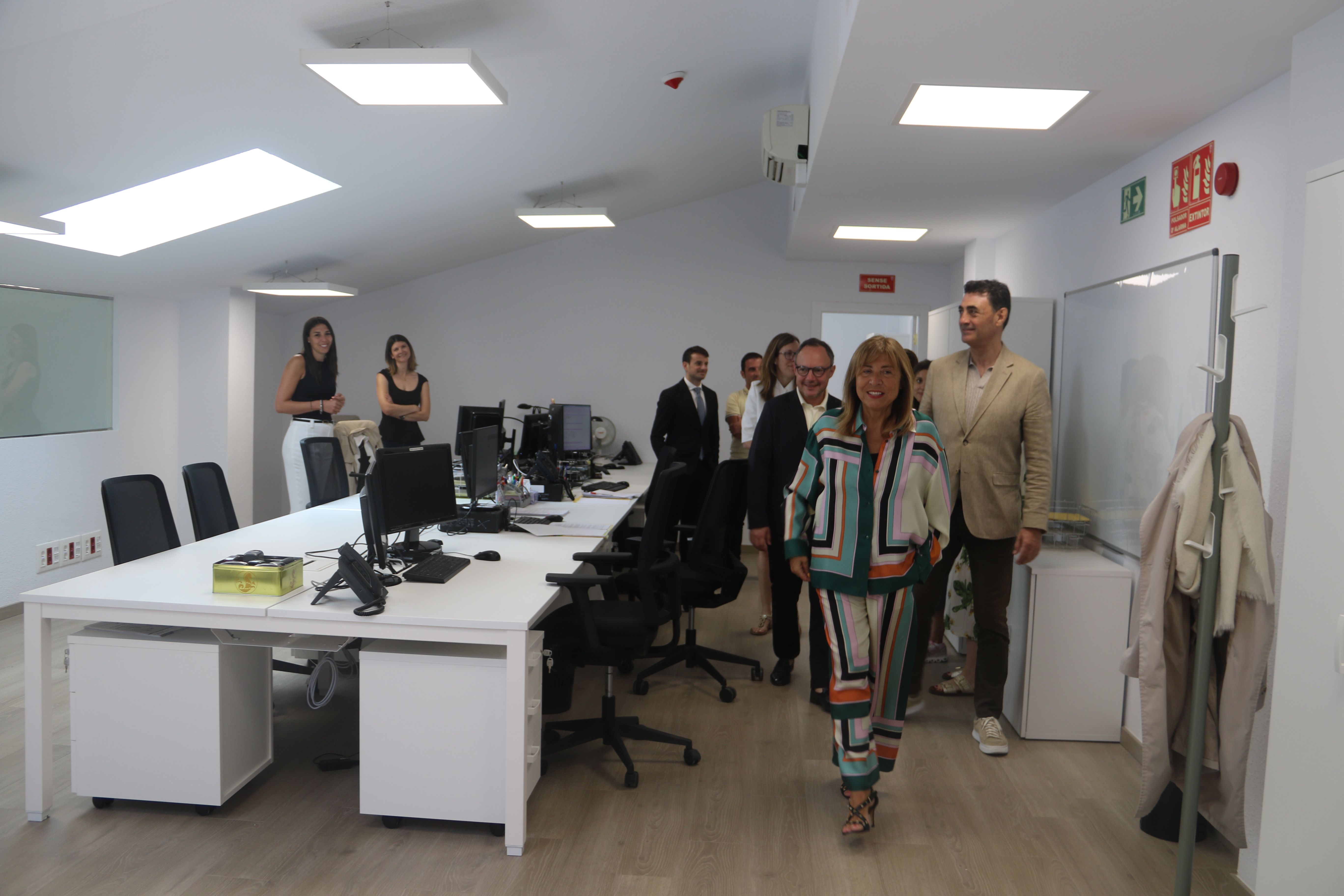 Conxita Marsol, Xavier Espot i Raul Ferré en l'espai d'inspecció de les noves dependències d'Ocupació i Treball.
