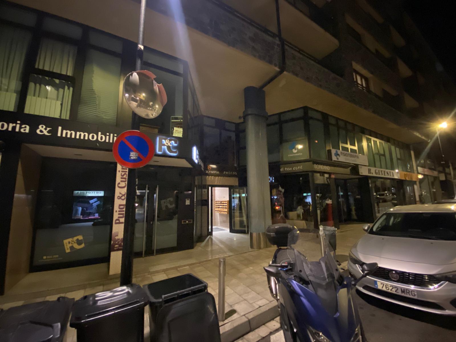 La setmana passada es van fer tot un seguit de controls en un immoble de l'avinguda Mitjavila. La setmana passada es van fer tot un seguit de controls en un immoble de l'avinguda Mitjavila.