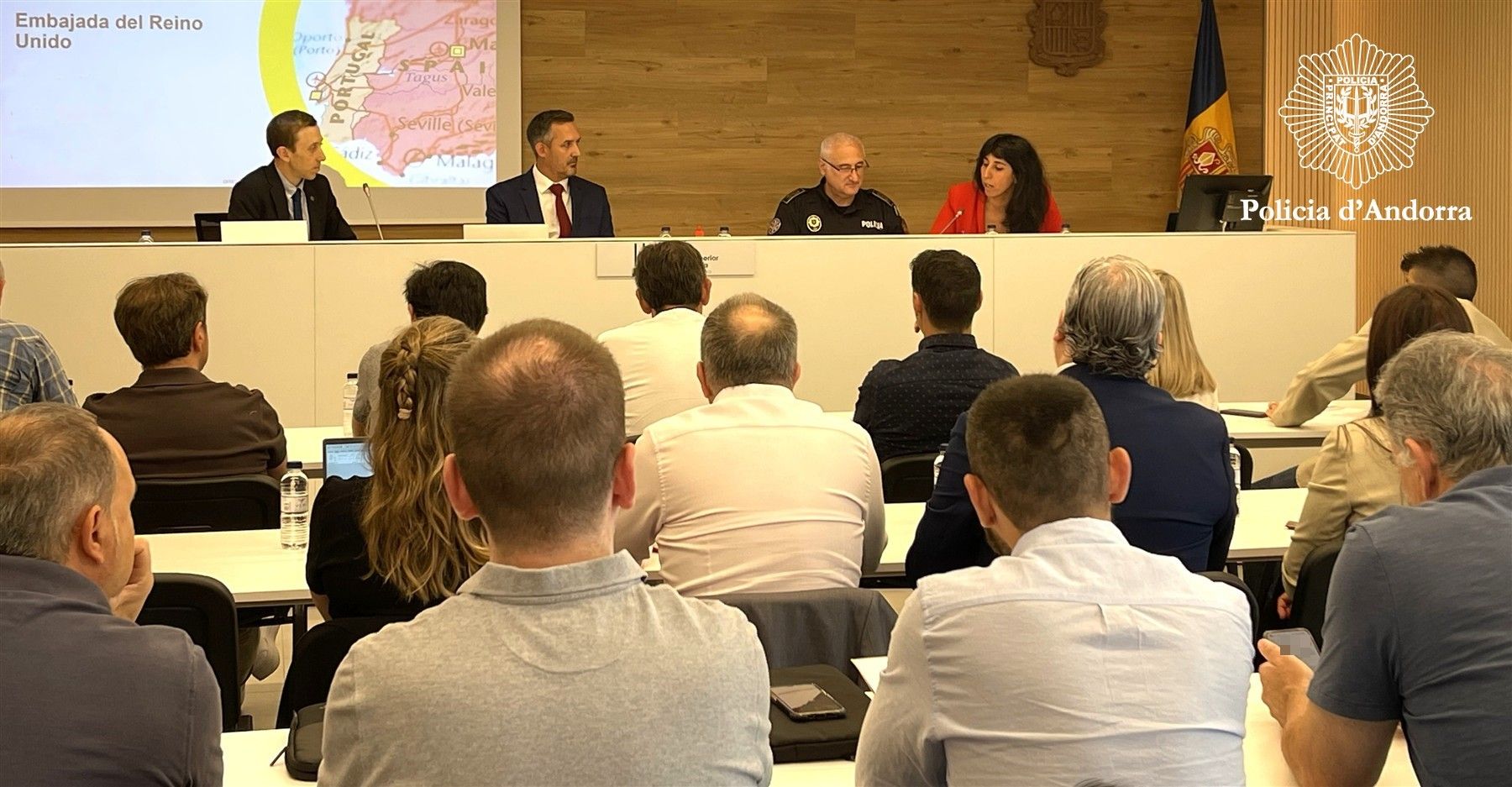 La policia organitza una formació sobre lluita contra el blanqueig, finançament del terrorisme i delinqüència organitzada.