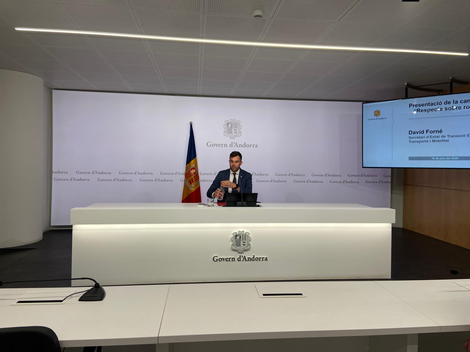 El secretari d'Estat de Transports i Mobilitat, David Forné, abans de la roda de premsa. El secretari d'Estat de Transports i Mobilitat, David Forné, abans de la roda de premsa.