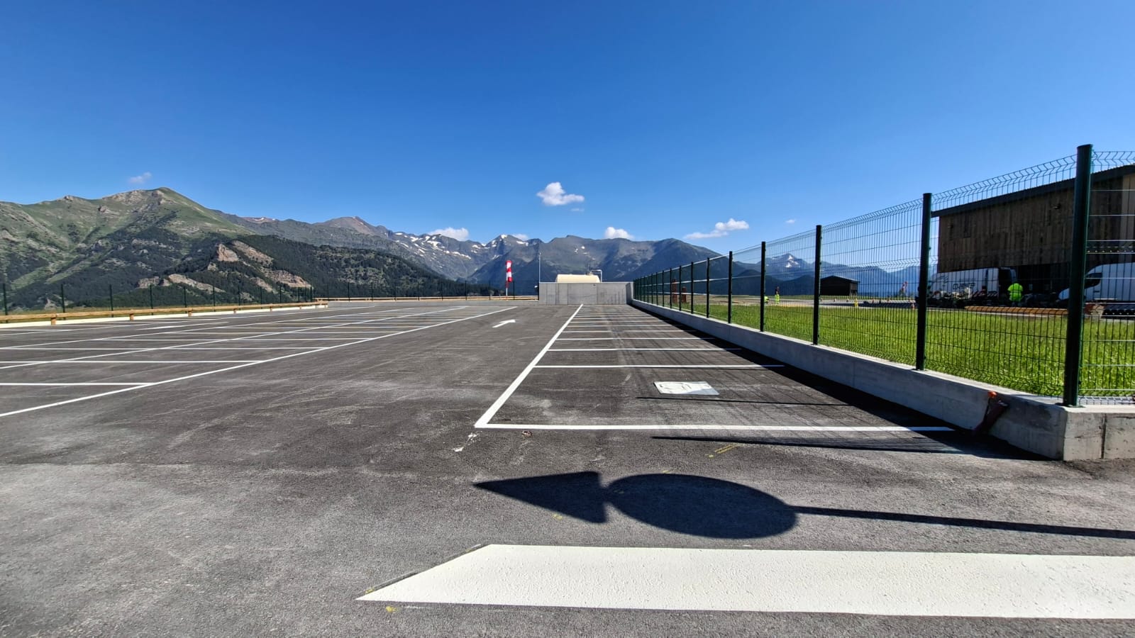 Les instal·lacions de l'heliport. Les instal·lacions de l'heliport.