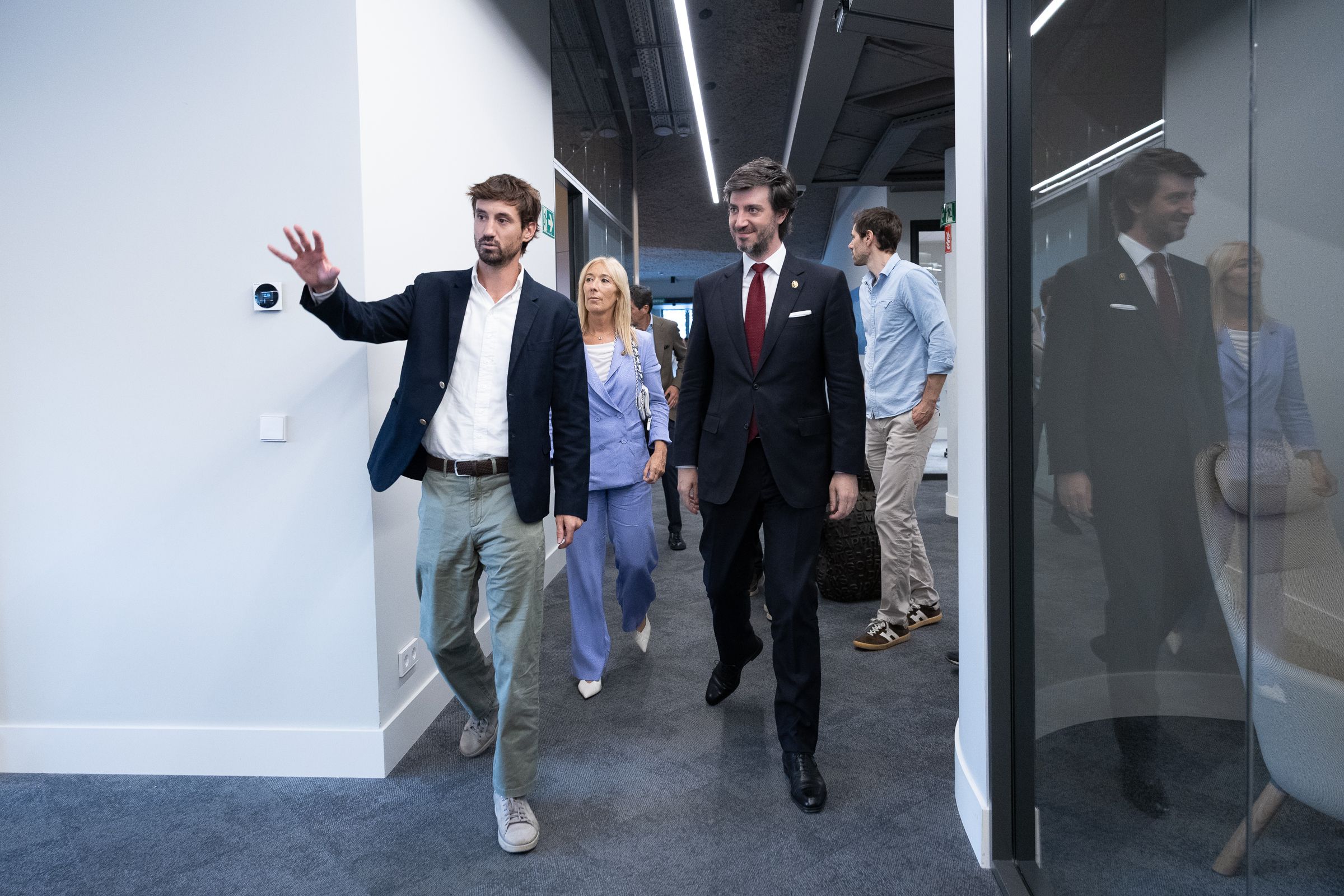 Els síndics recorrent les instal·lacions del Grup Cierco. Els síndics recorrent les instal·lacions del Grup Cierco.