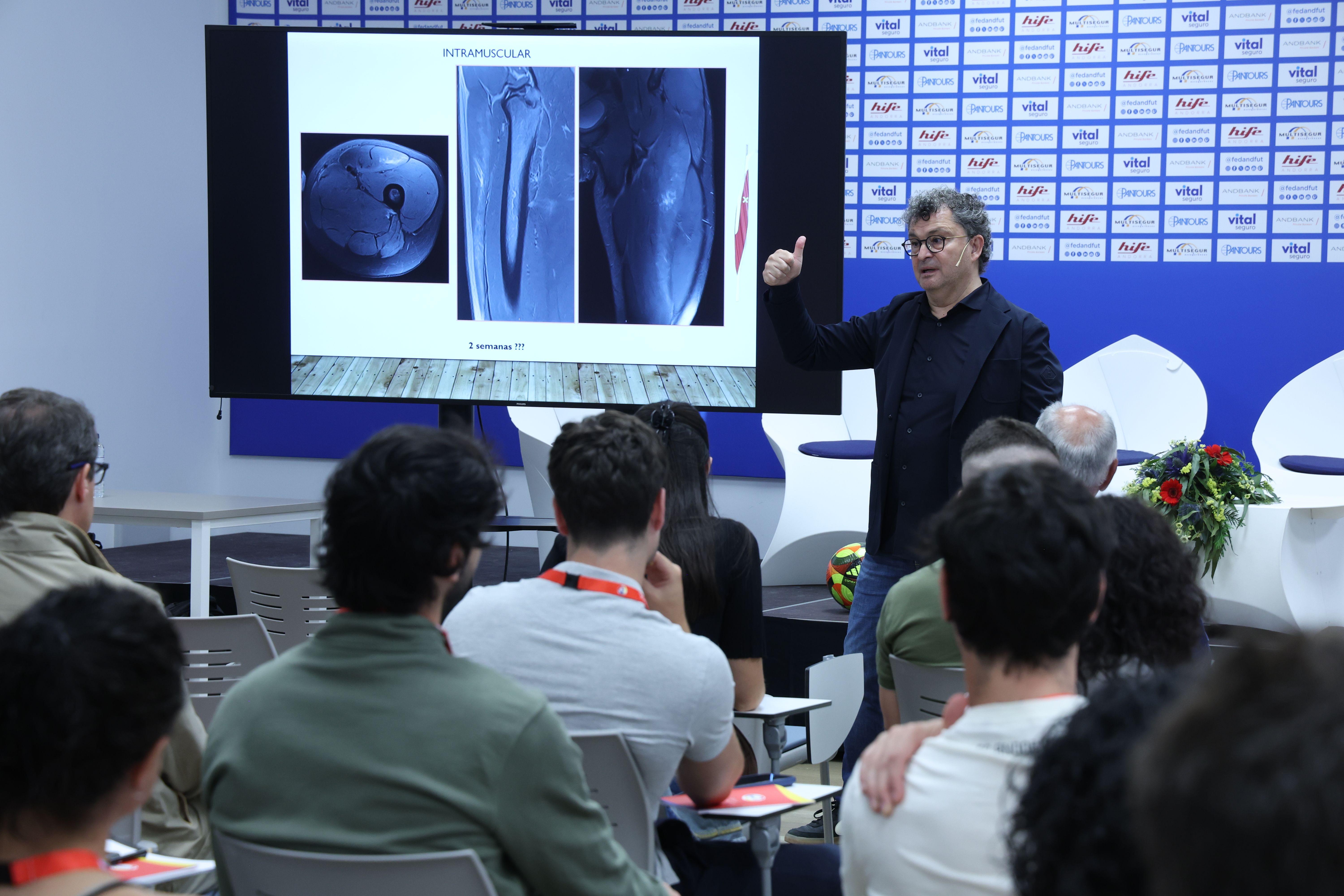 Una cinquantena de professionals participen a la primera jornada de medicina esportiva de la FAF.