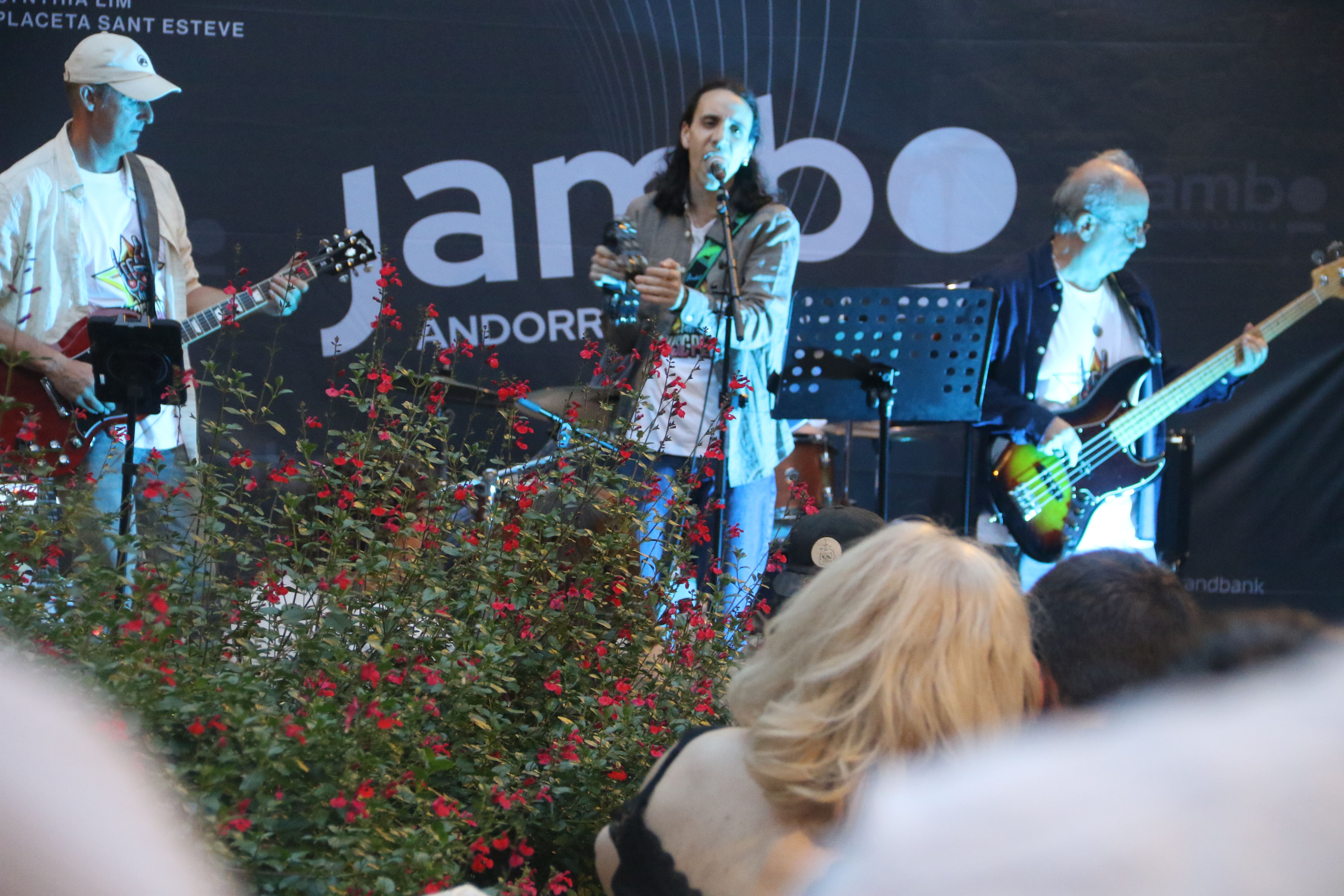 La Jam del Jambo a la placeta Sant Esteve. La Jam del Jambo a la placeta Sant Esteve.