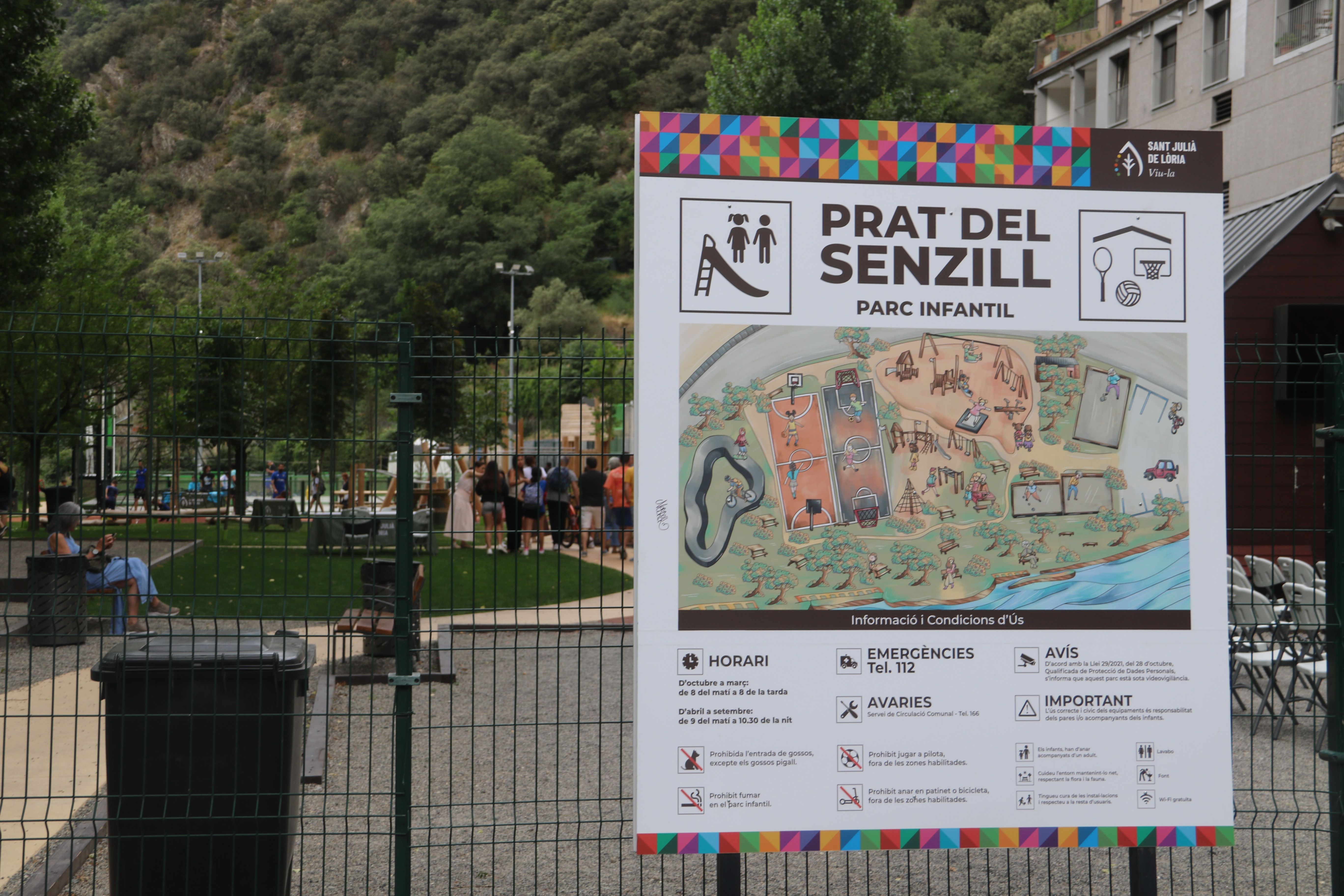 Accés al parc del Prat del Senzill. Accés al parc del Prat del Senzill.
