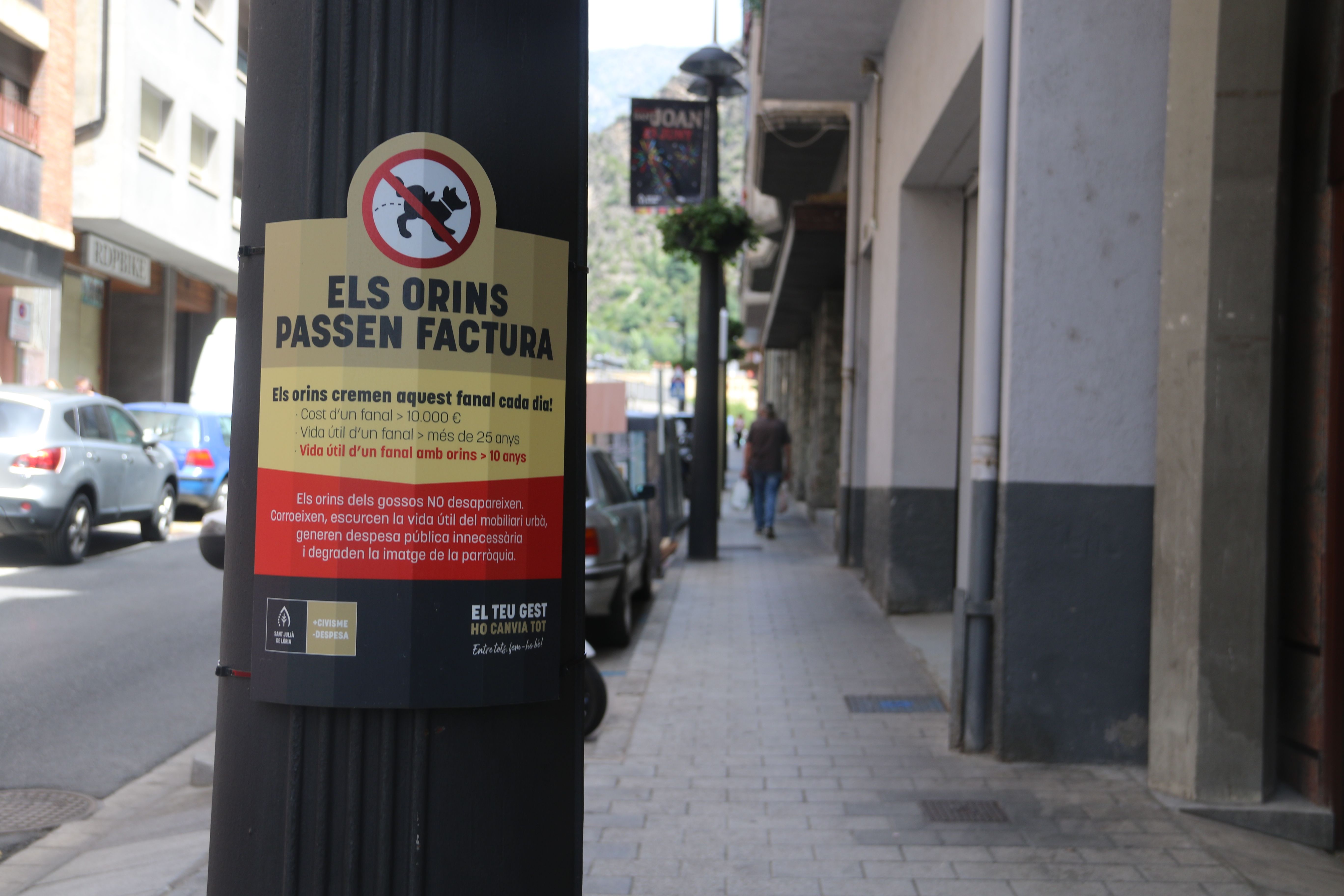 Campanya contra els orins als fanals.