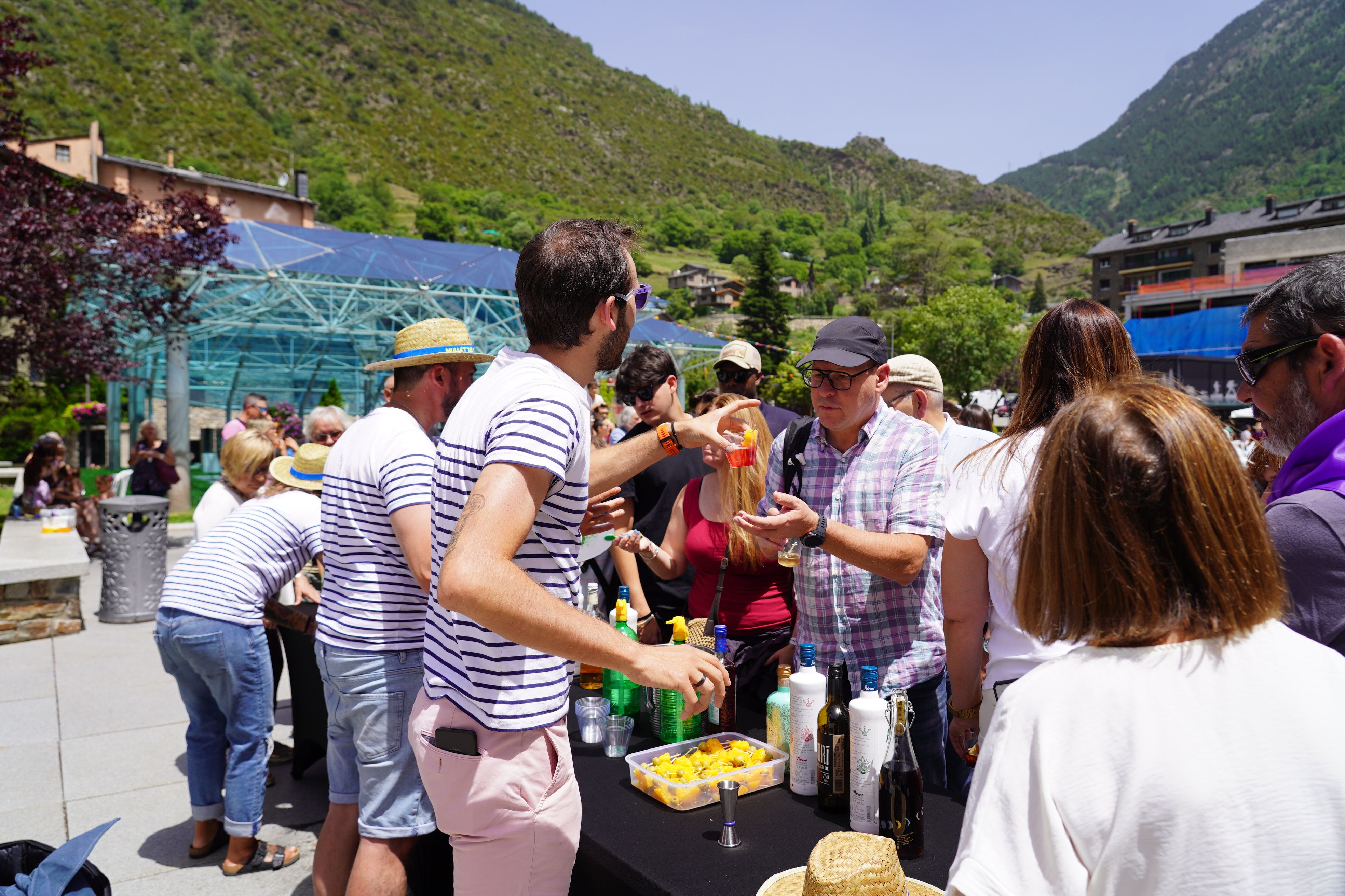 Repartint el vermut.