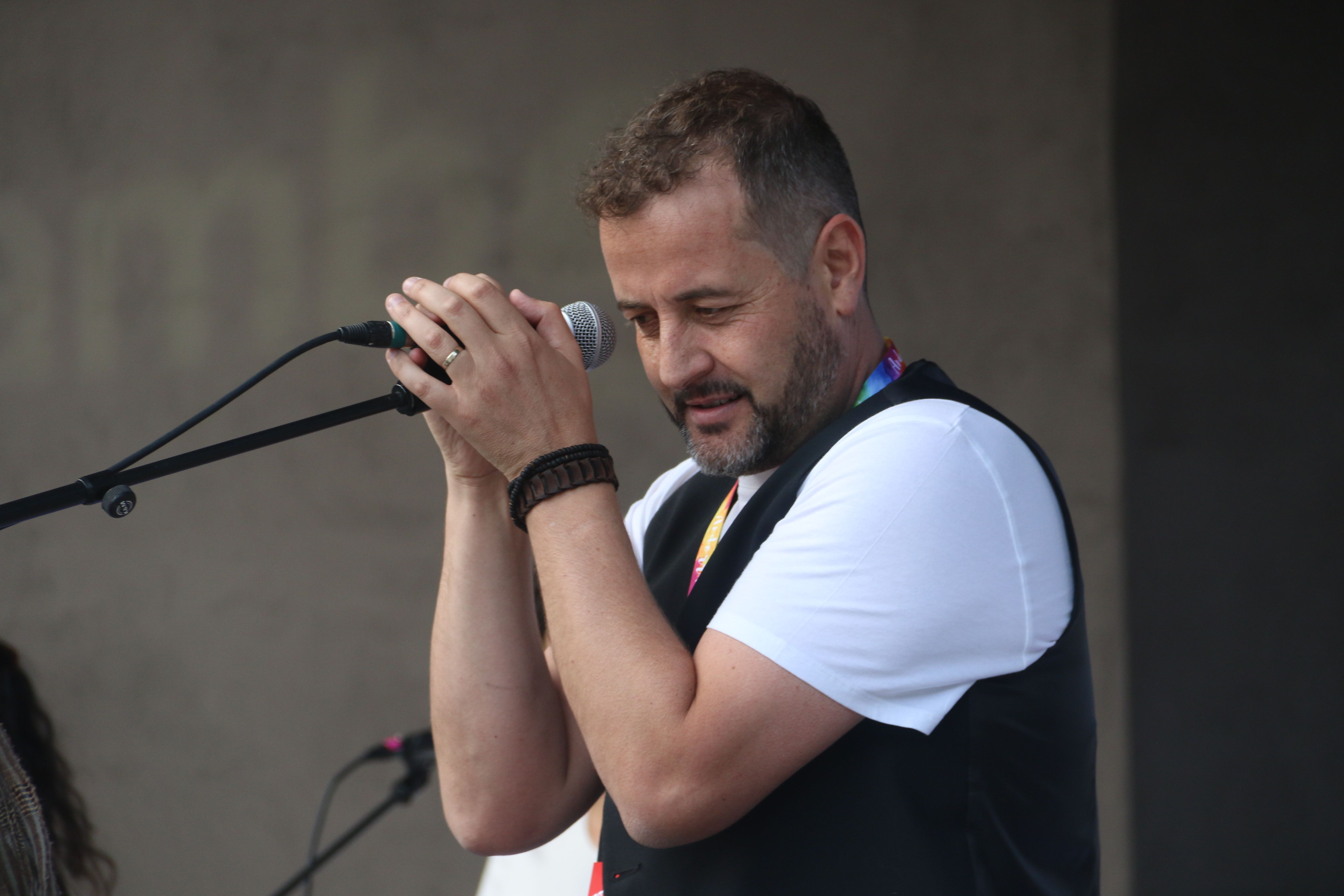 Quim Salvat en plena actuació. Quim Salvat en plena actuació.