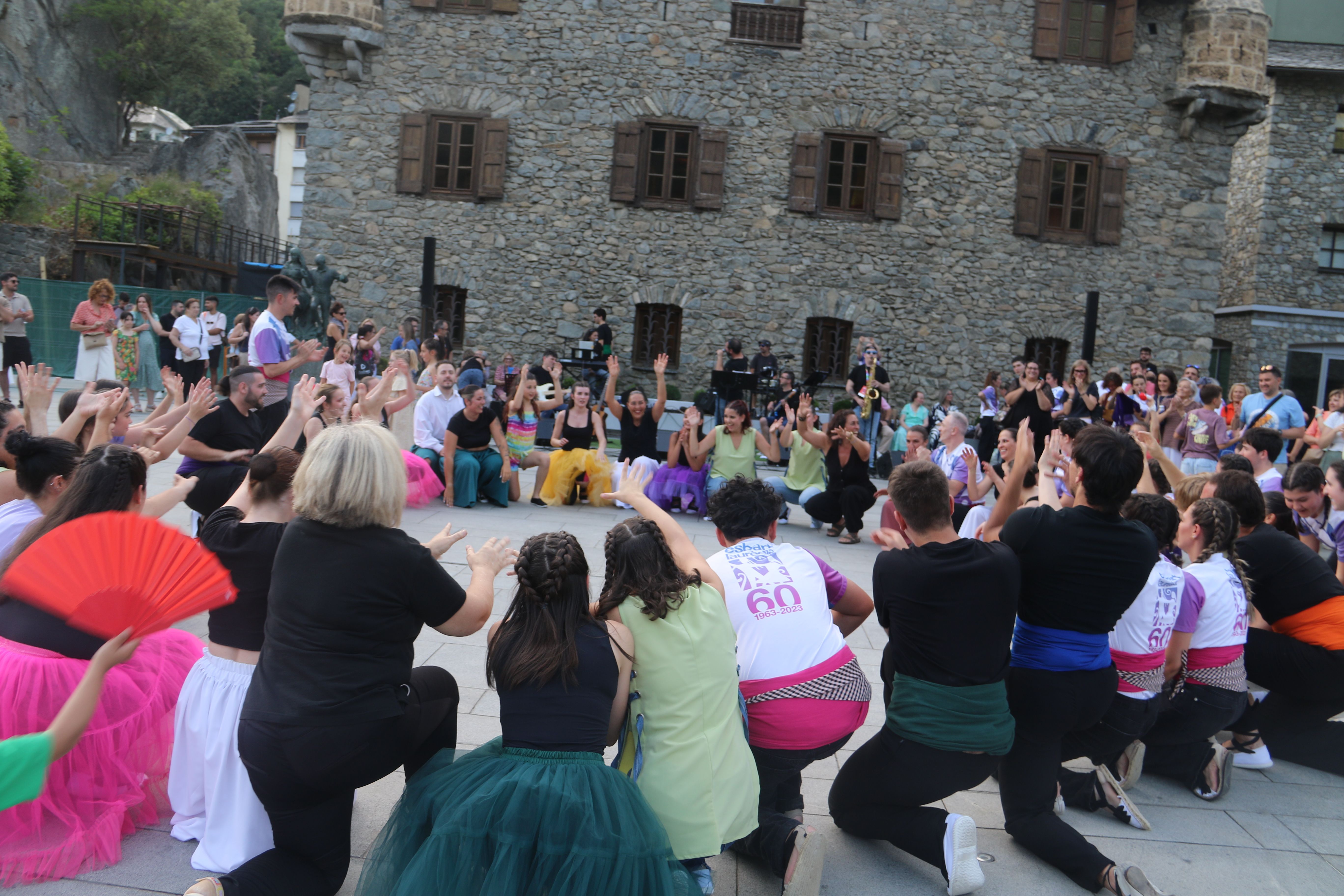 Danses 'de sortida' dels tres esbarts. Danses 'de sortida' dels tres esbarts.