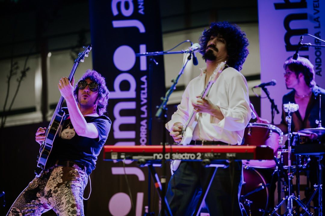 Hold My Pockets a l'escenari Jazz Messengers. Hold My Pockets a l'escenari Jazz Messengers.