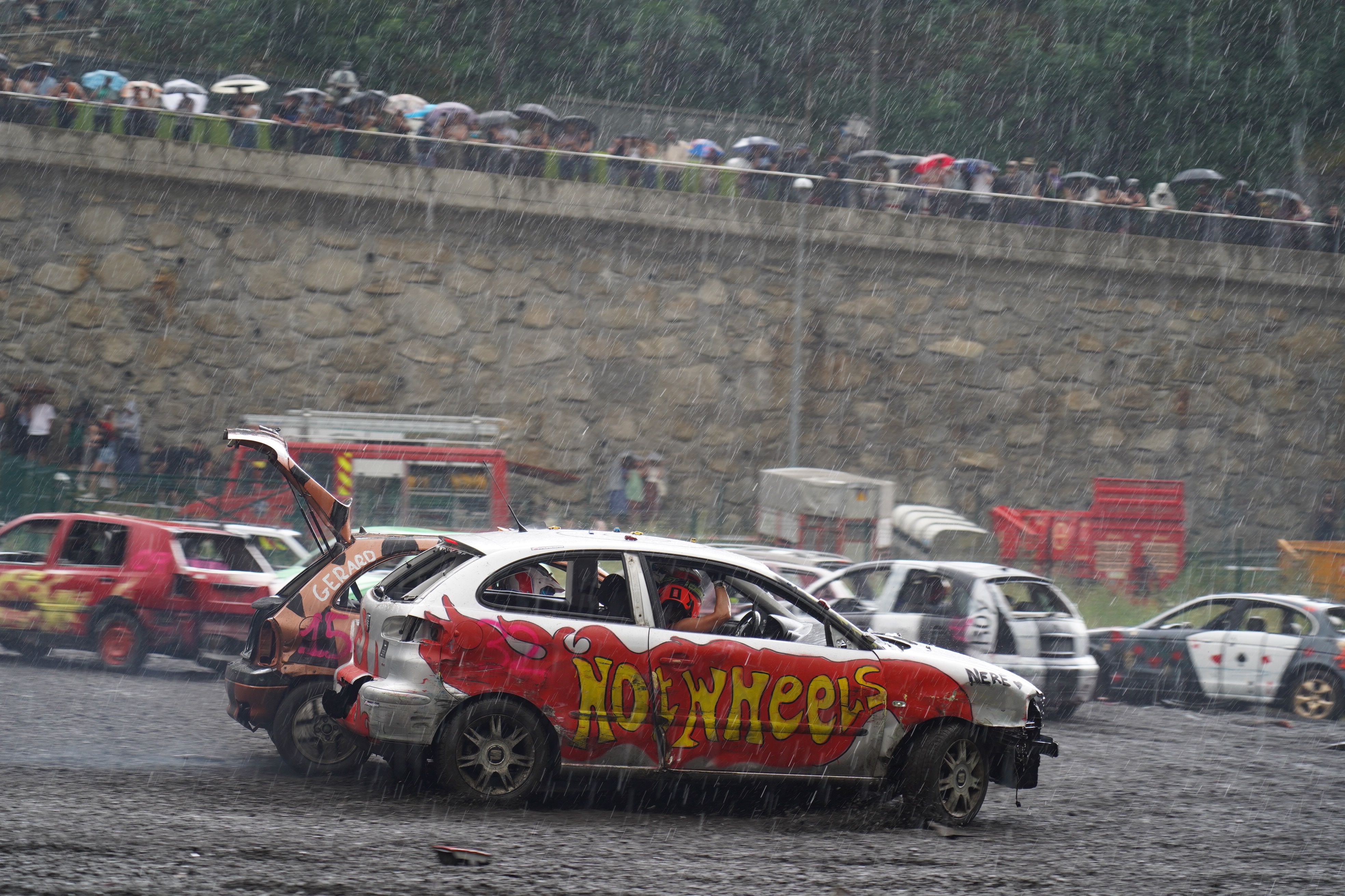 Sota la pluja, encara més èpica. Sota la pluja, encara més èpica.