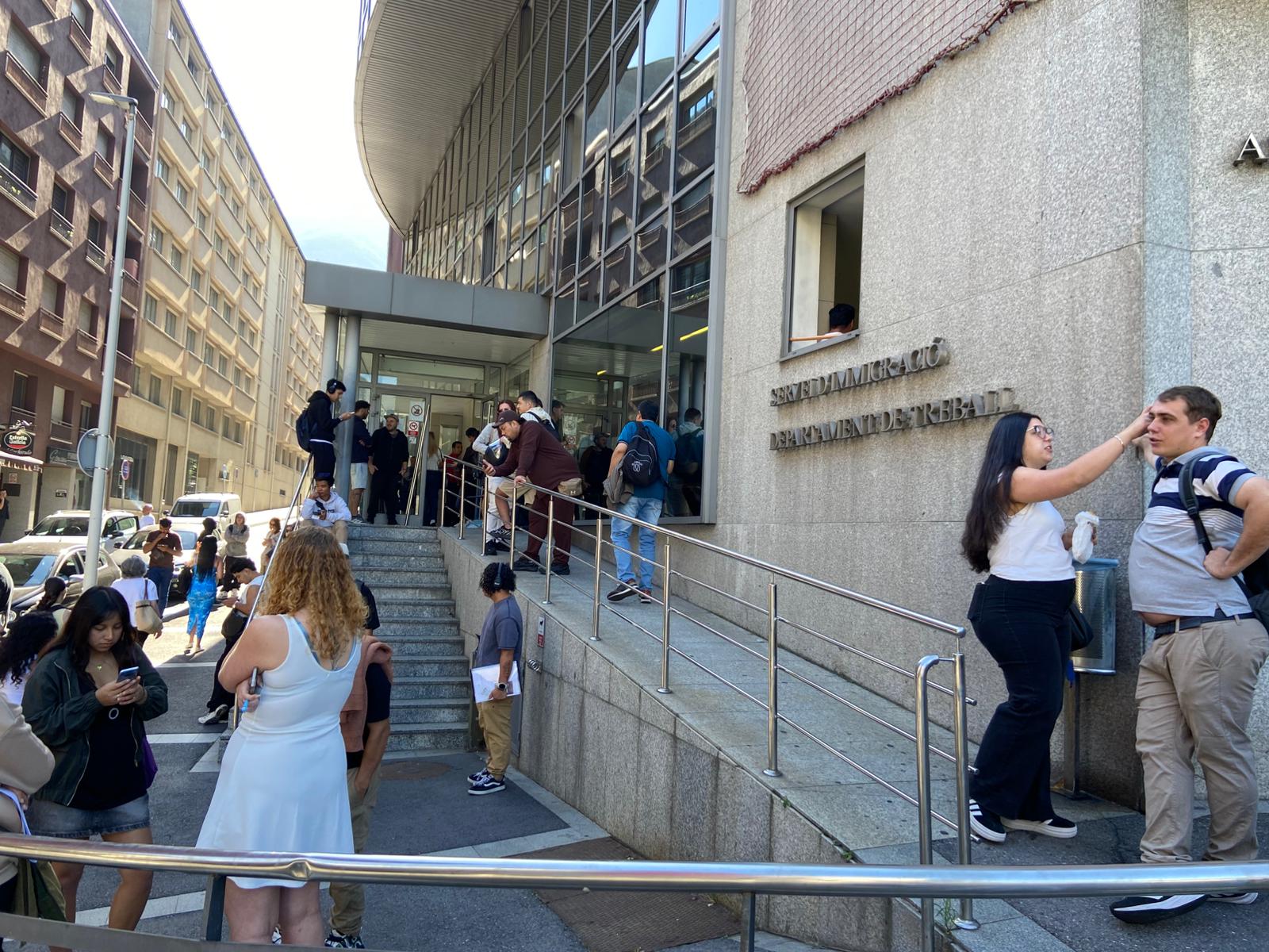 Cua al departament d'Immigració. Cua al departament d'Immigració.