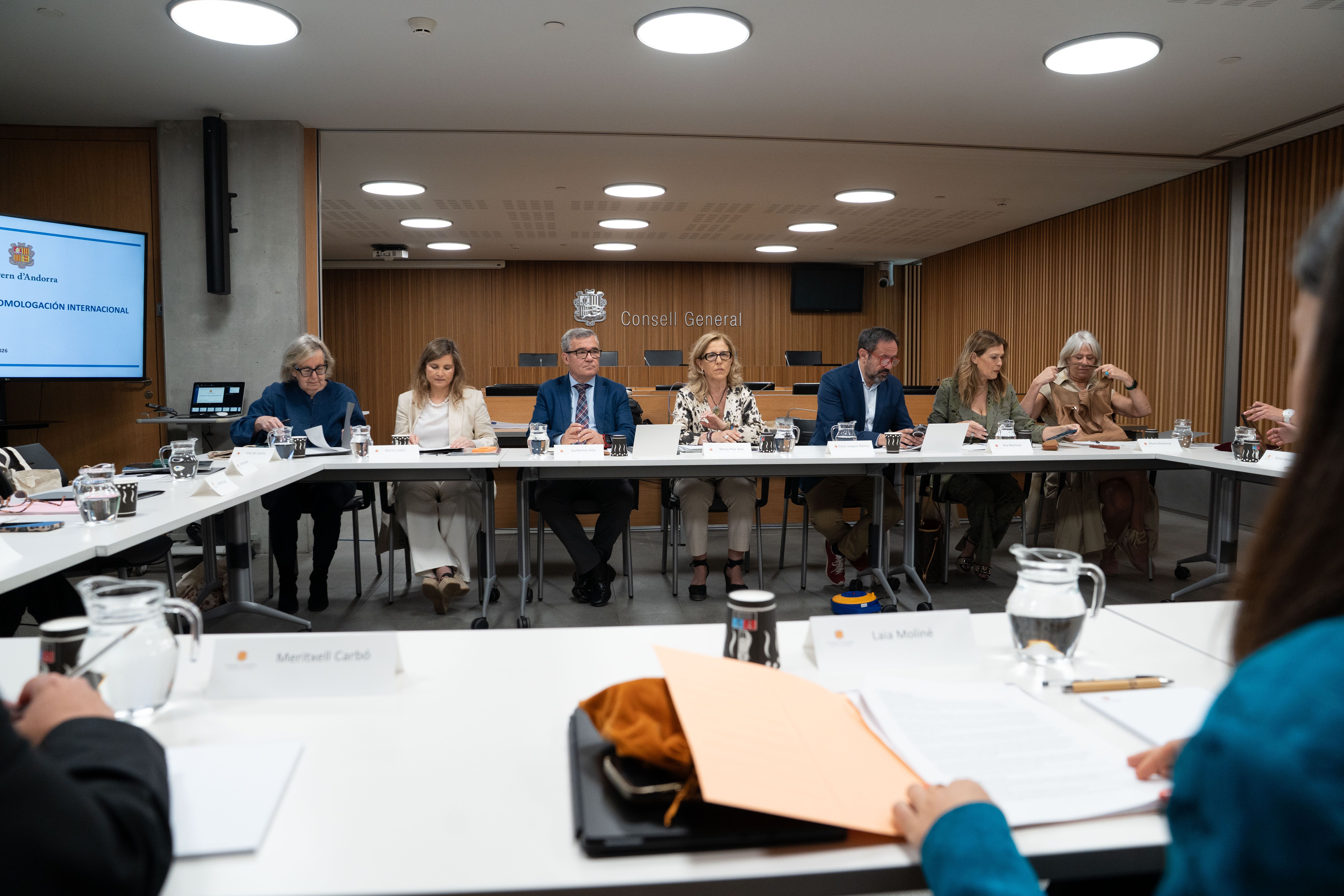 Els diputats espanyols durant la reunió de treball.