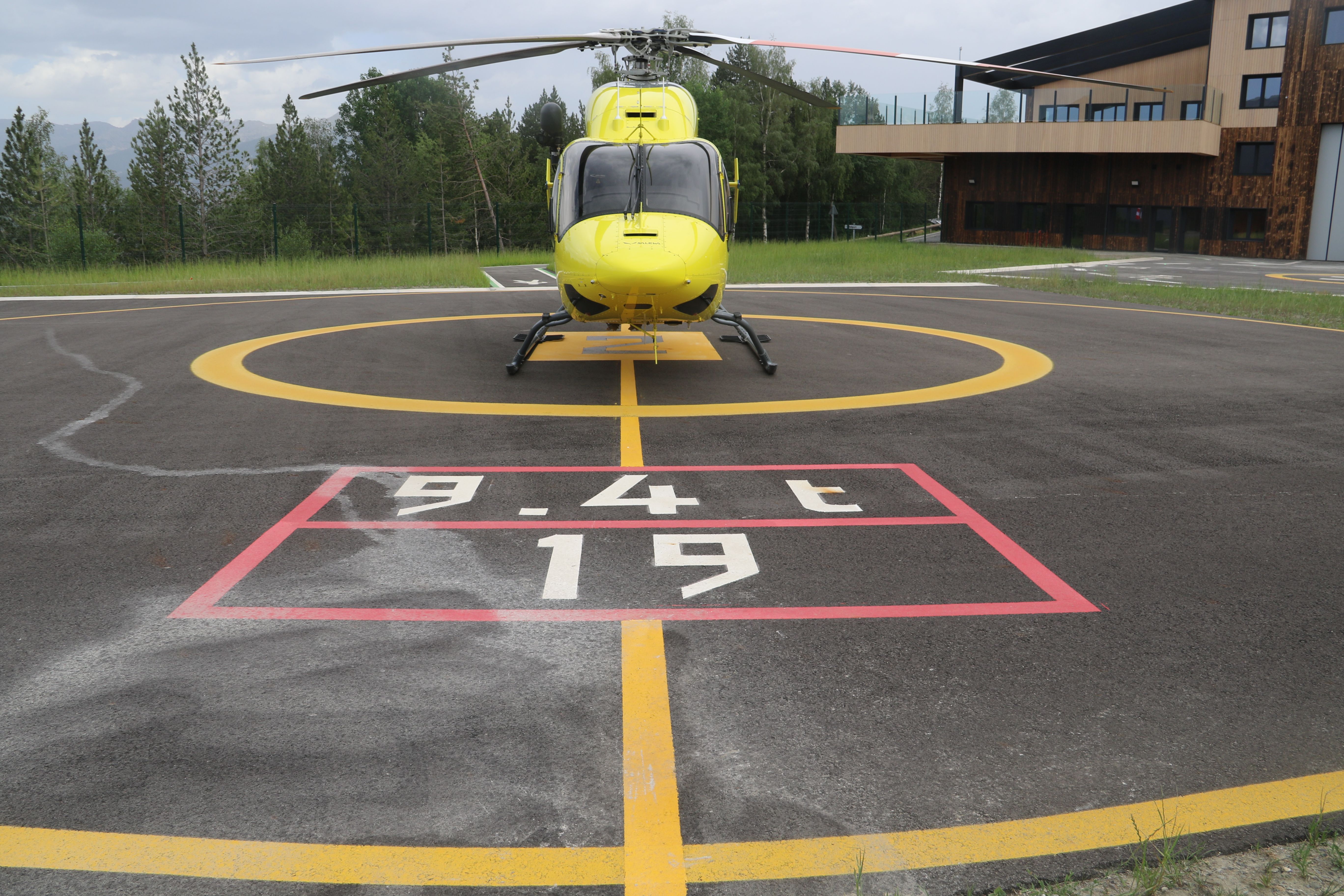Una de les aeronaus estacionades a les pistes.