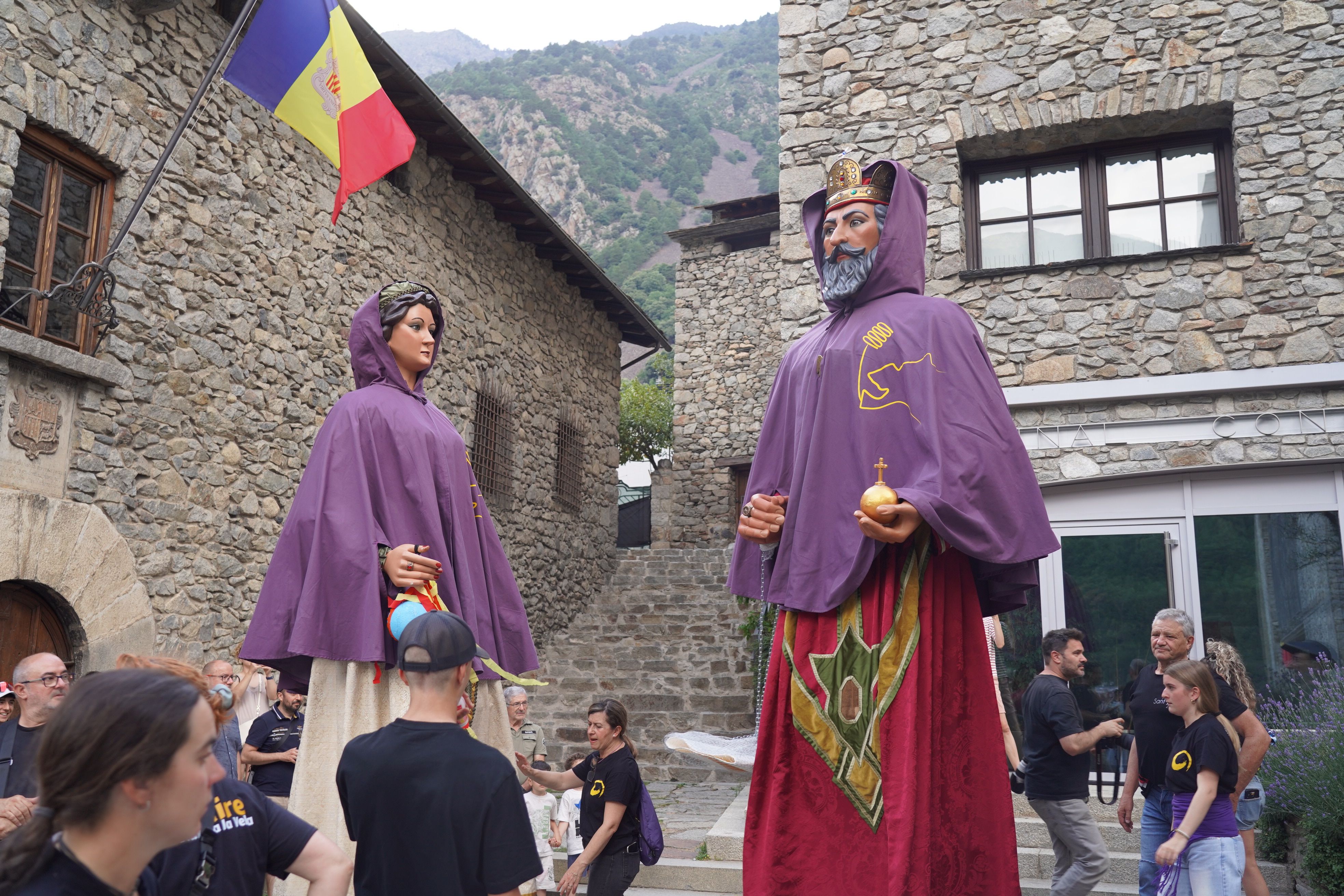 Els dos gegants de la capital. Els dos gegants de la capital.
