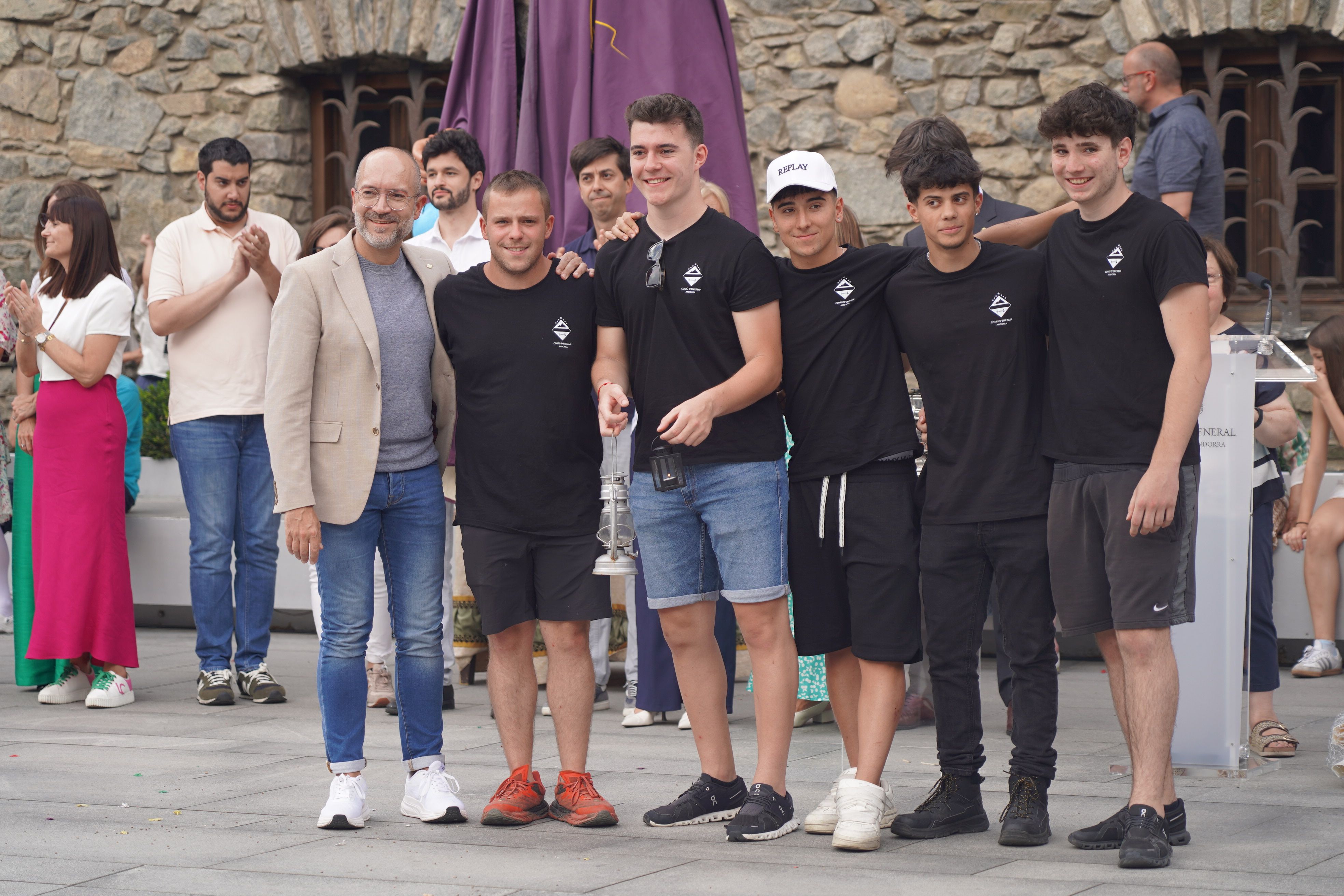 Traspàs de la flama del Canigó a Encamp. Traspàs de la flama del Canigó a Encamp.