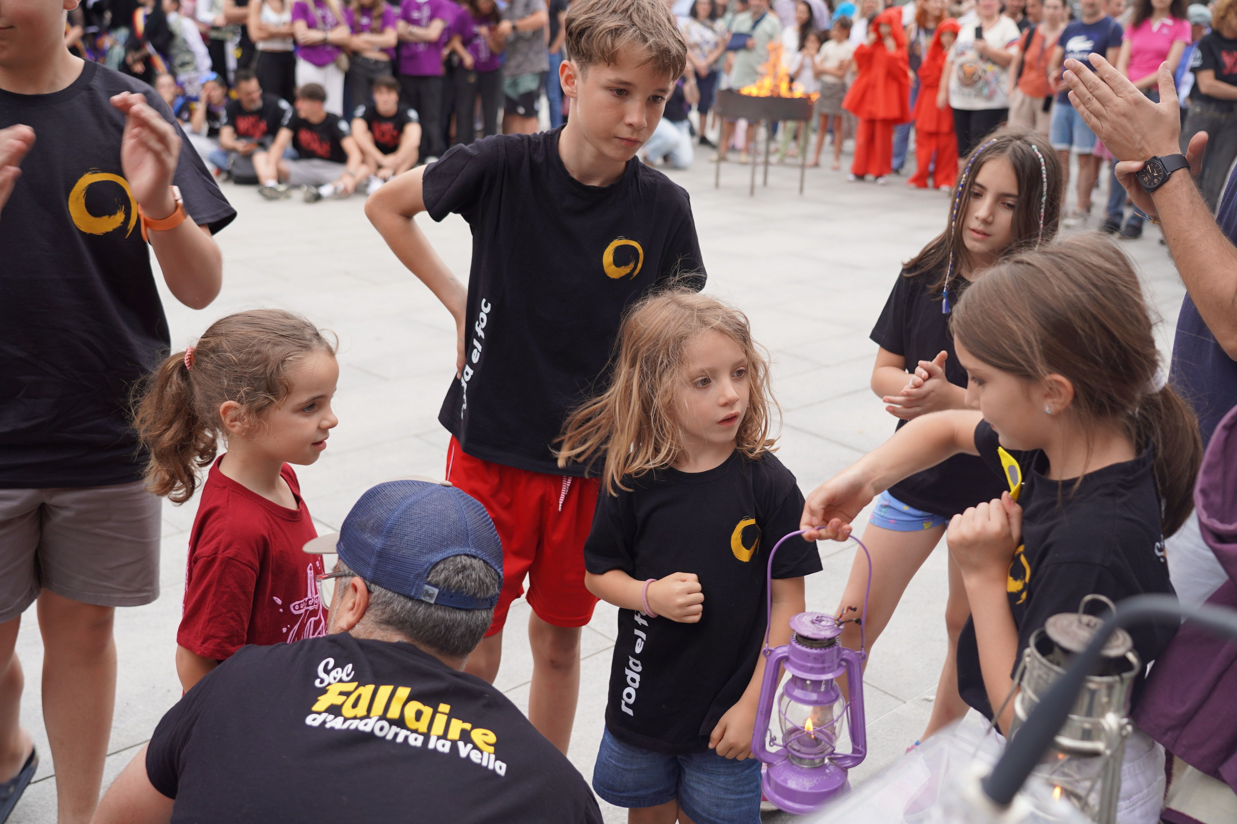 Els més petits amb el foc. Els més petits amb el foc.