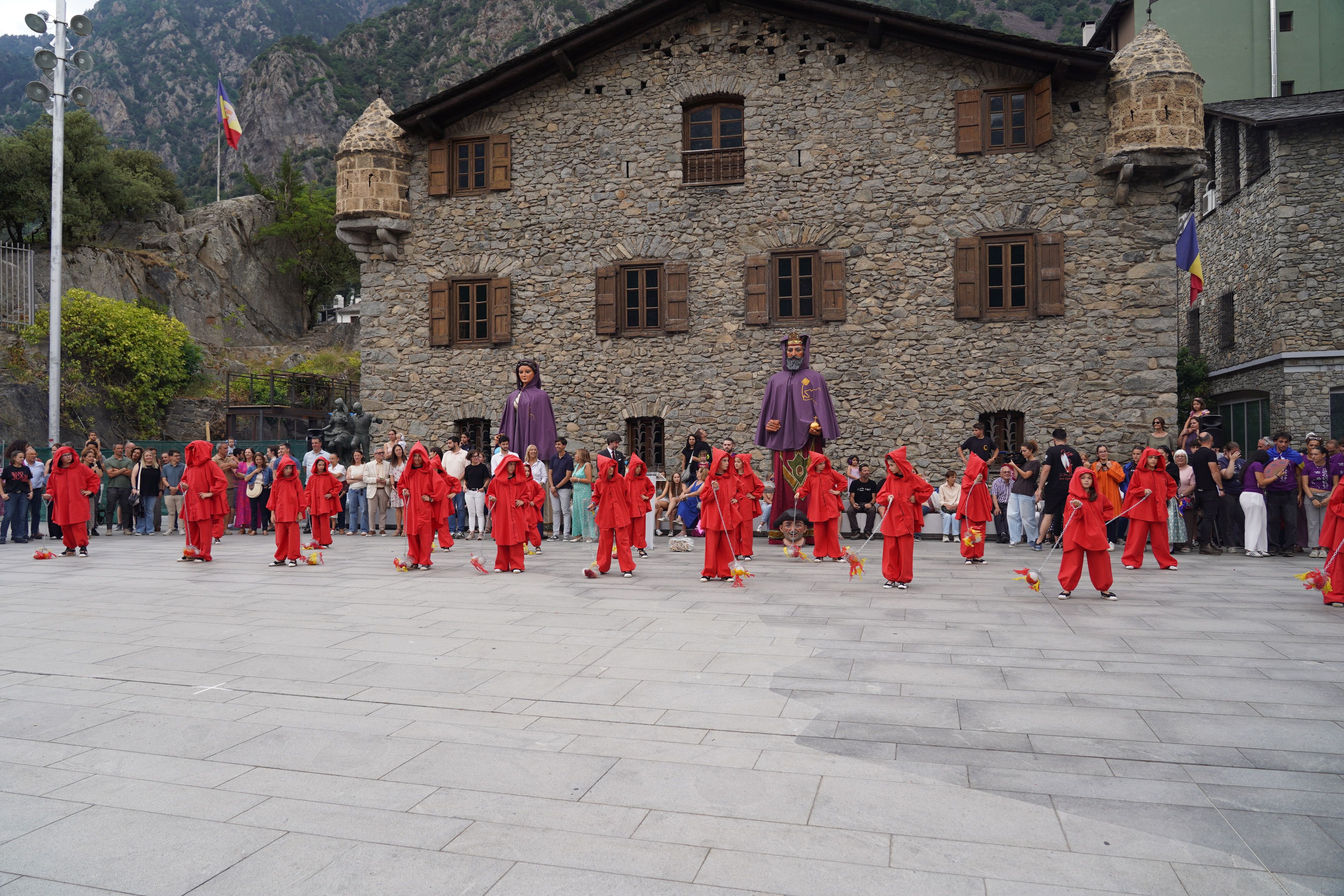 Actuació dels petits fallaires de Sant Julià de Lòria. Actuació dels petits fallaires de Sant Julià de Lòria.