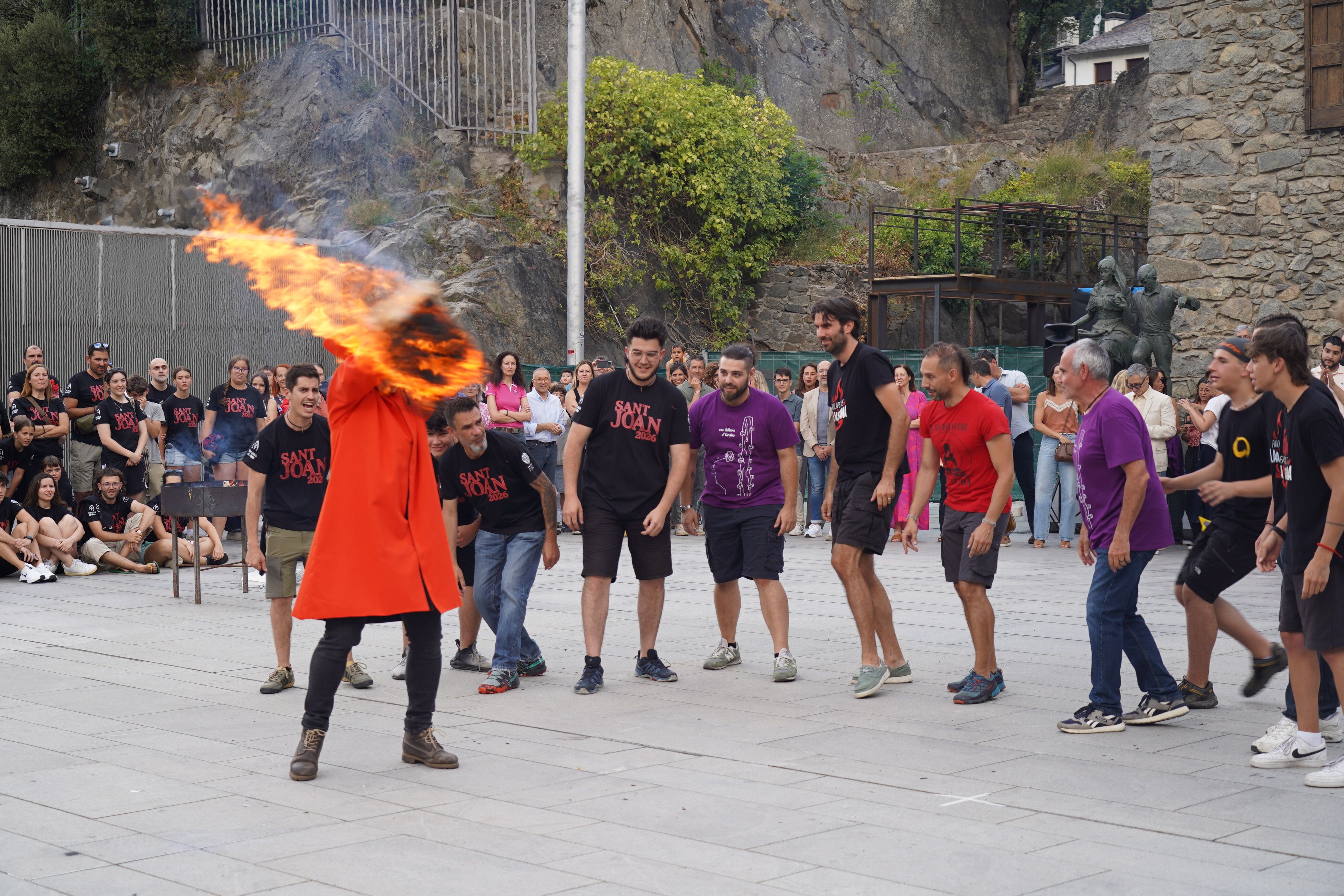 Vergara lluint-se davant el públic del Consell General. Vergara lluint-se davant el públic del Consell General.