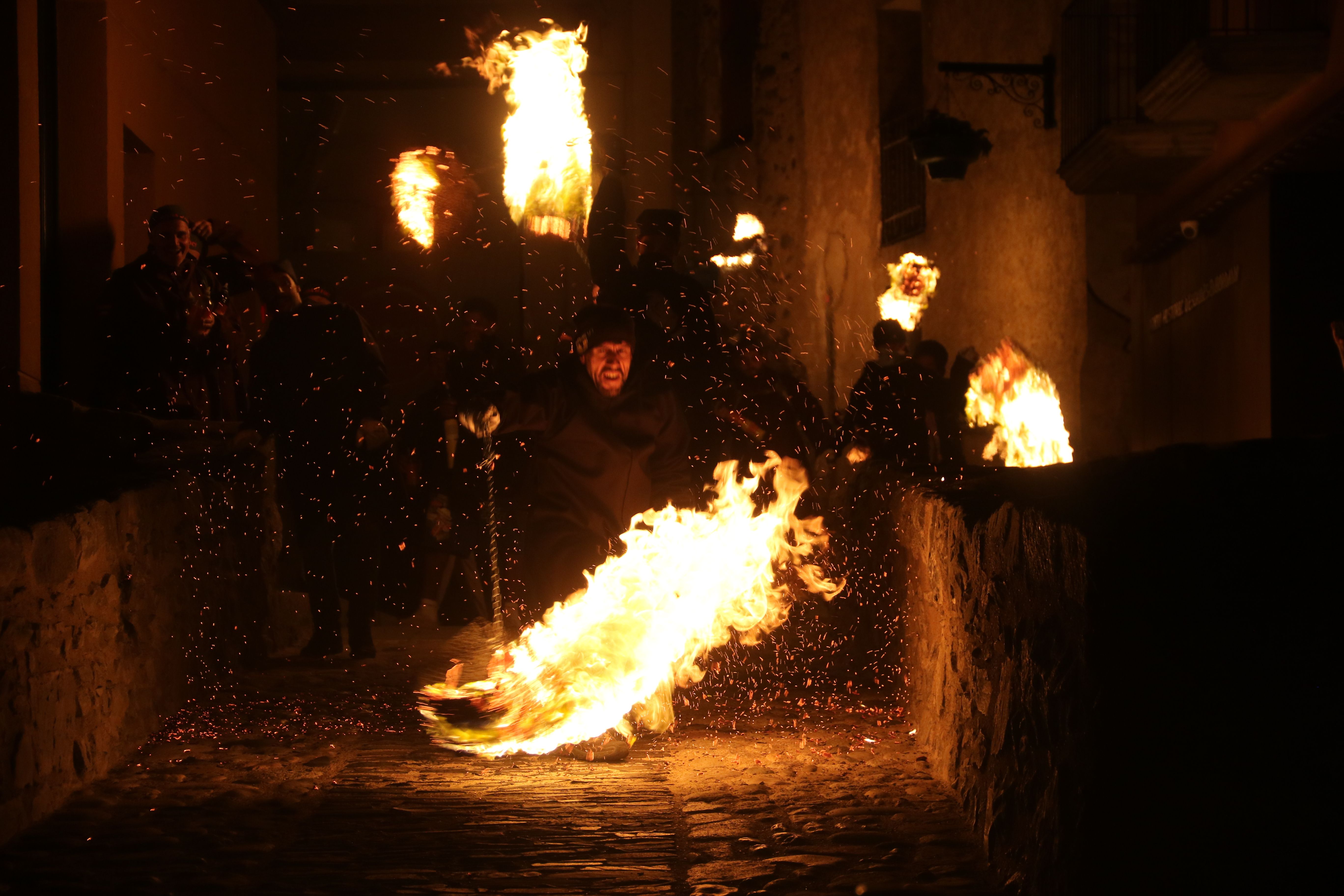 Rodant falles a Escaldes. Rodant falles a Escaldes.