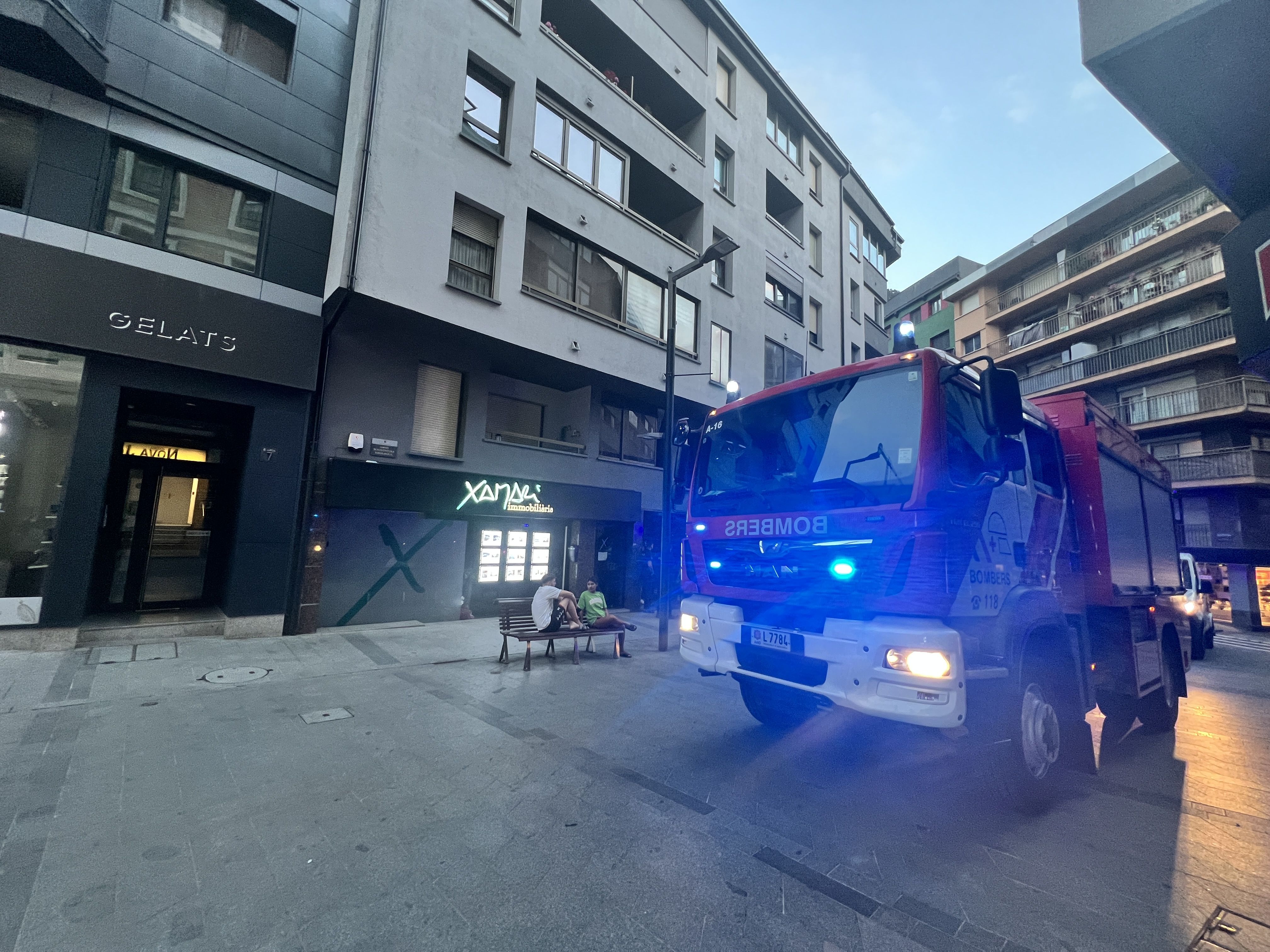 El camió de bombers que va haver d'actuar al carrer Riberaygua. El camió de bombers que va haver d'actuar al carrer Riberaygua.
