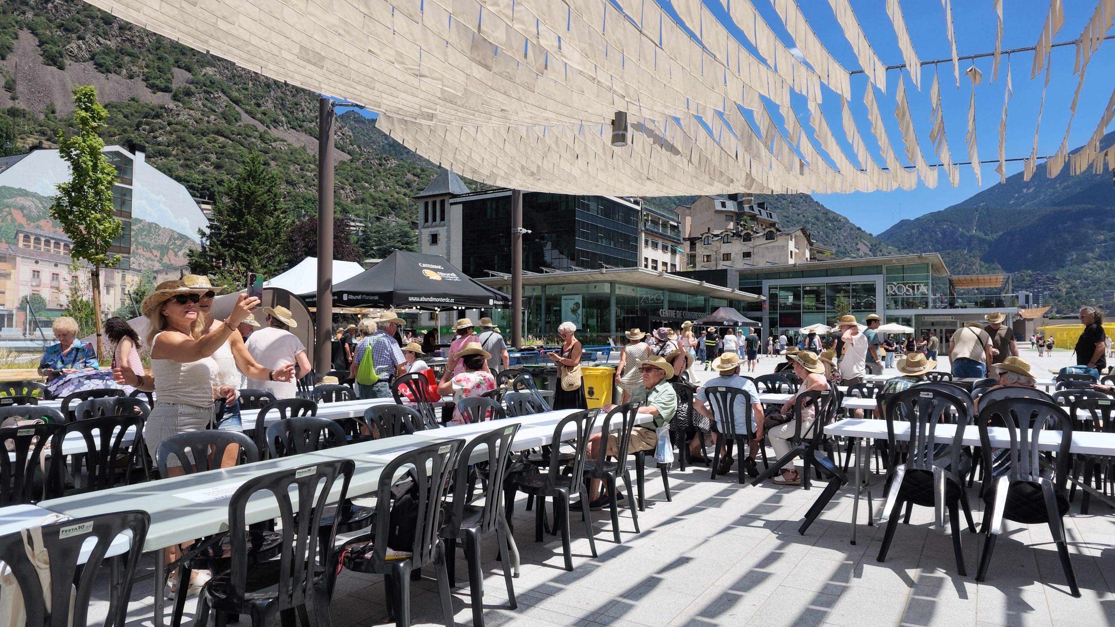 L’arrossada popular d’Andorra la Vella ha repartit gairebé 1.000 racions.