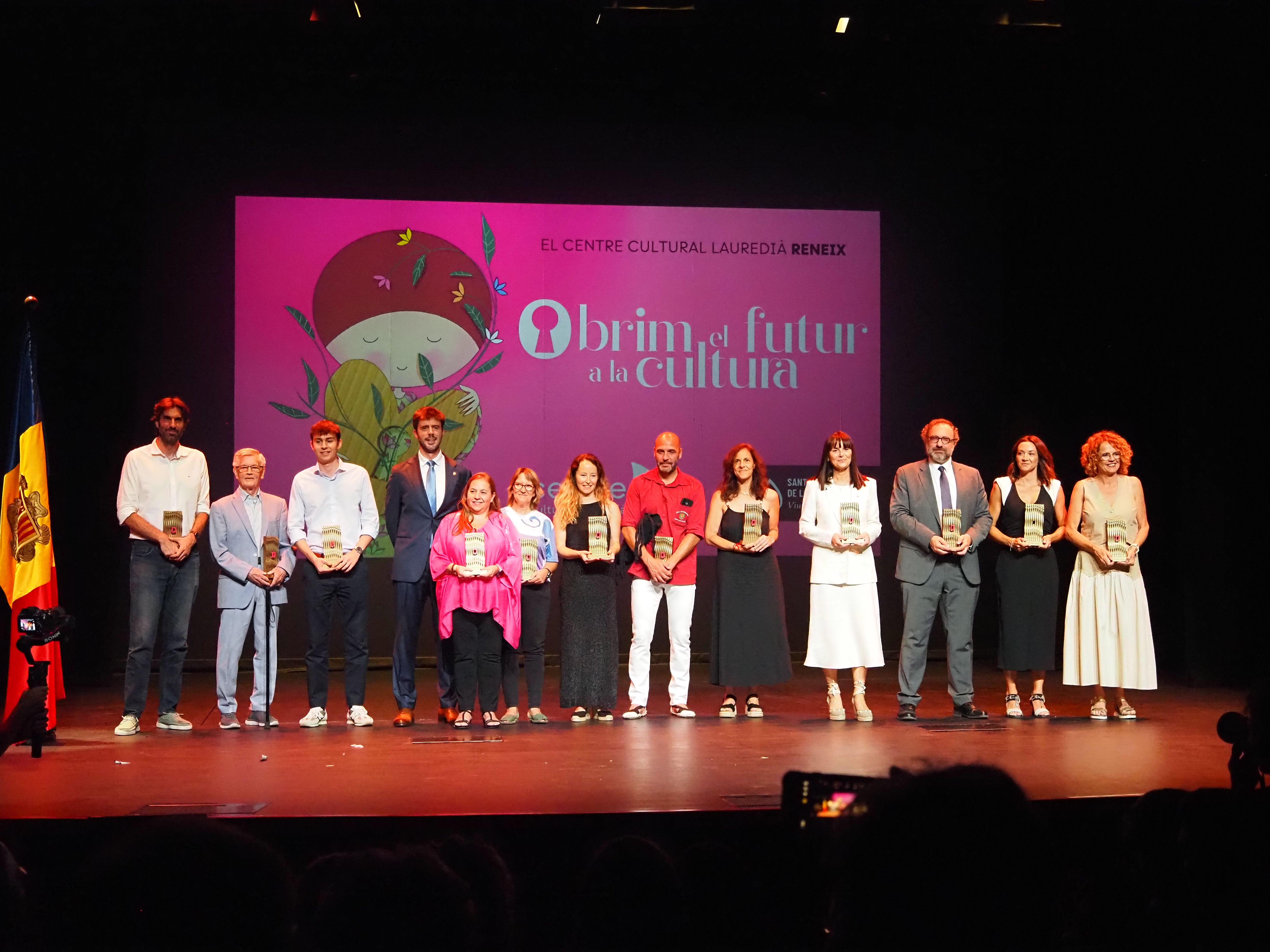 Foto de grup dels homenatjats.