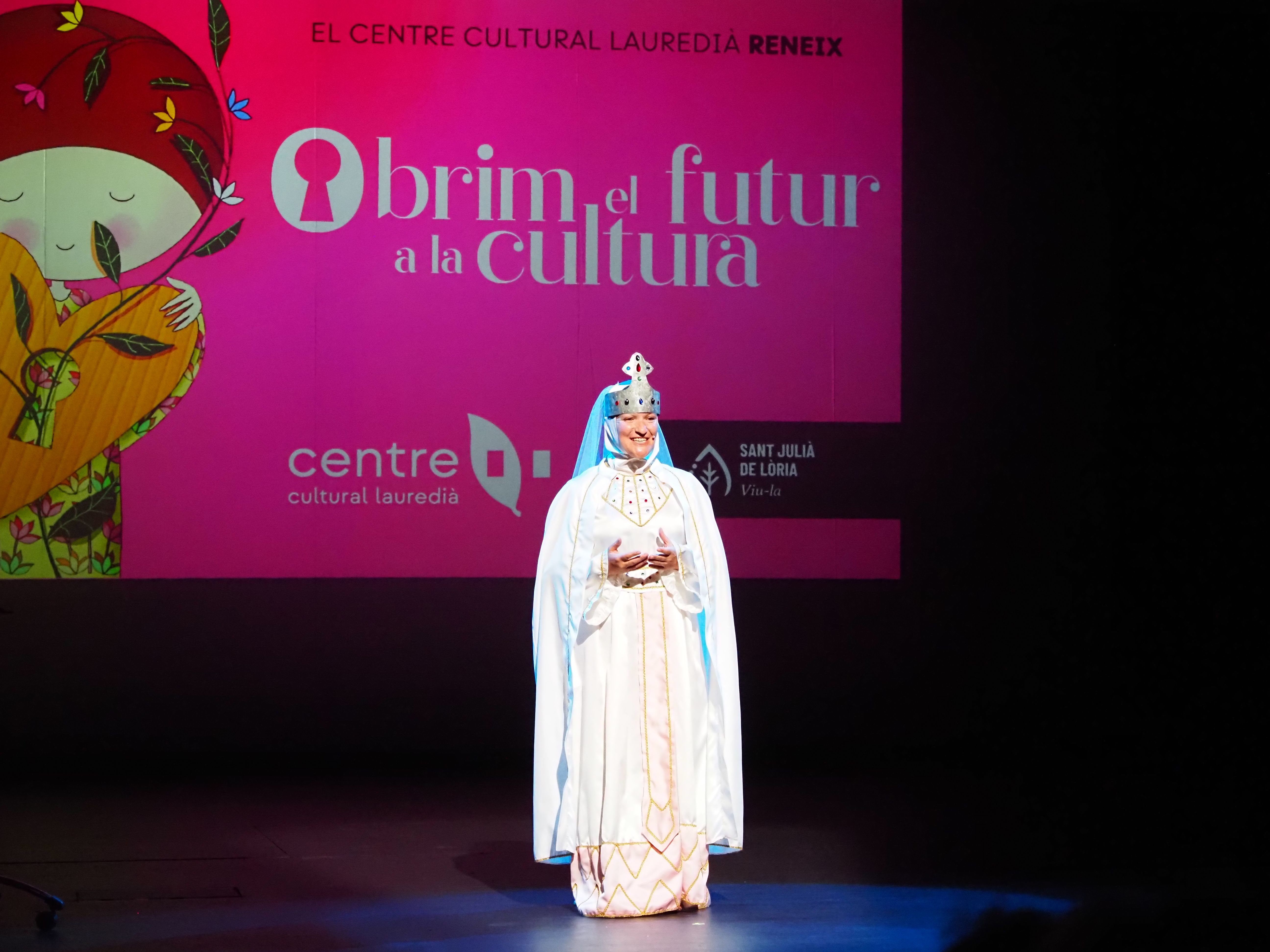 La Dama Blanca a l'escenari de l'auditori Claror.