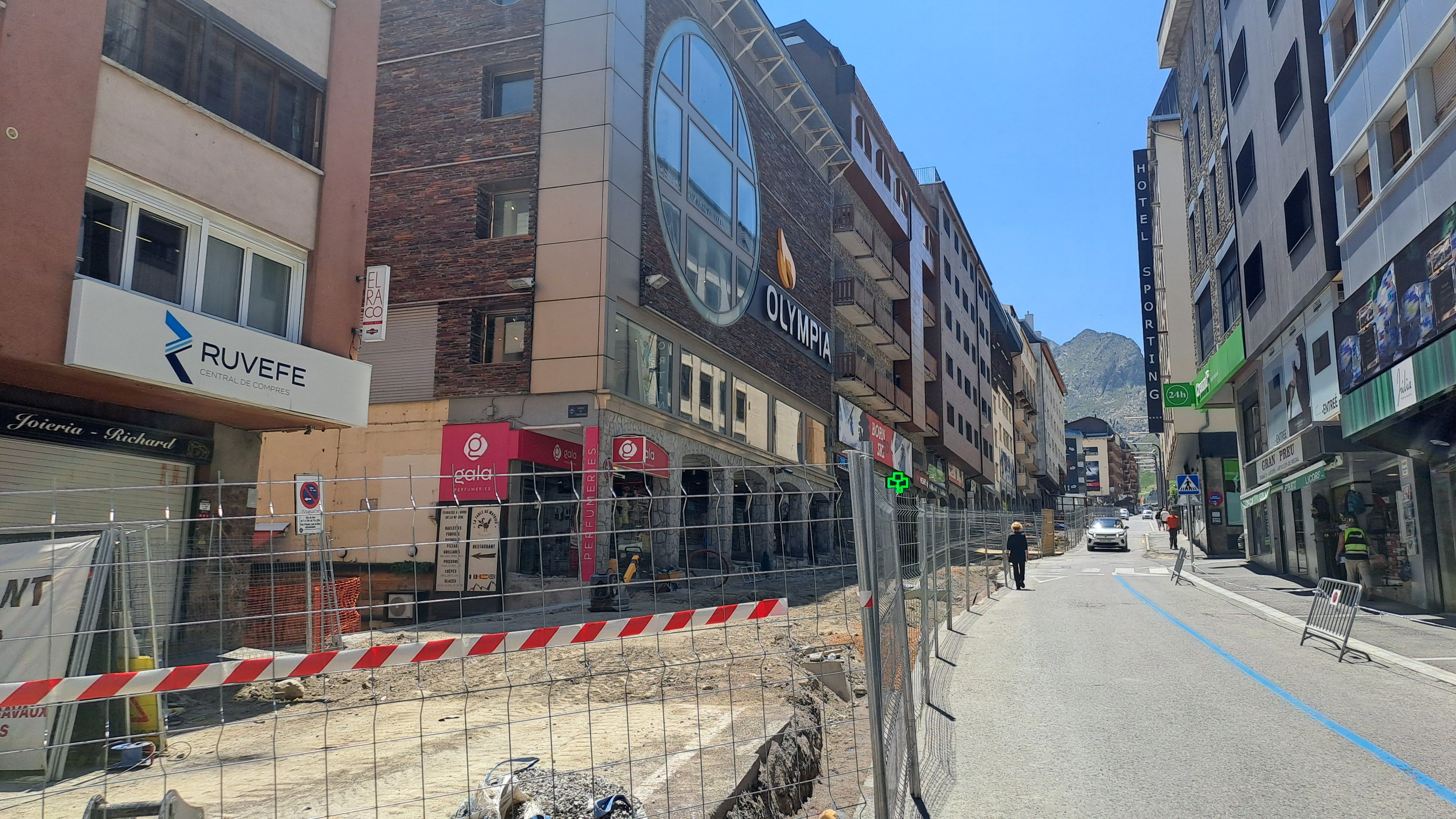 Obres a l'avinguda d'Encamp.