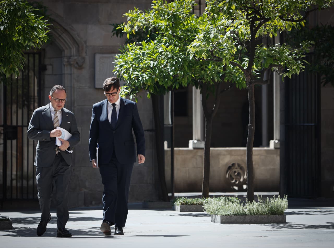 Trobada entre Xavier Espot i Salvador Illa a la Generalitat, a Barcelona.