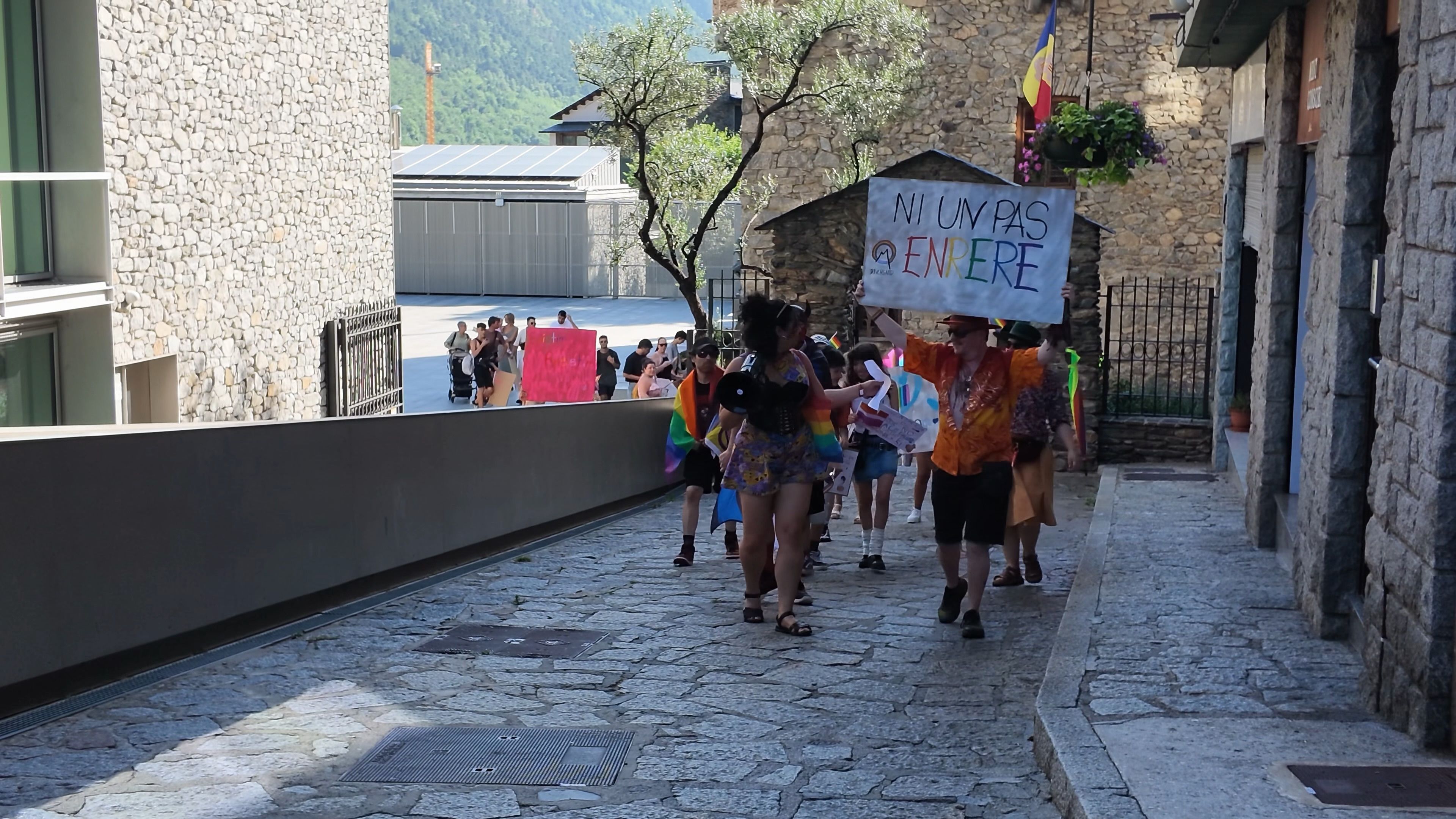 L’Orgull contra la pèrdua de drets LGTBIQ+: “Ni un pas enrere”