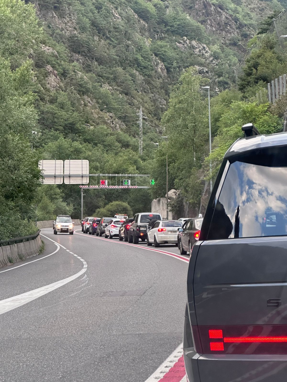 La cua en direcció a la Massana ha estat molt intensa.