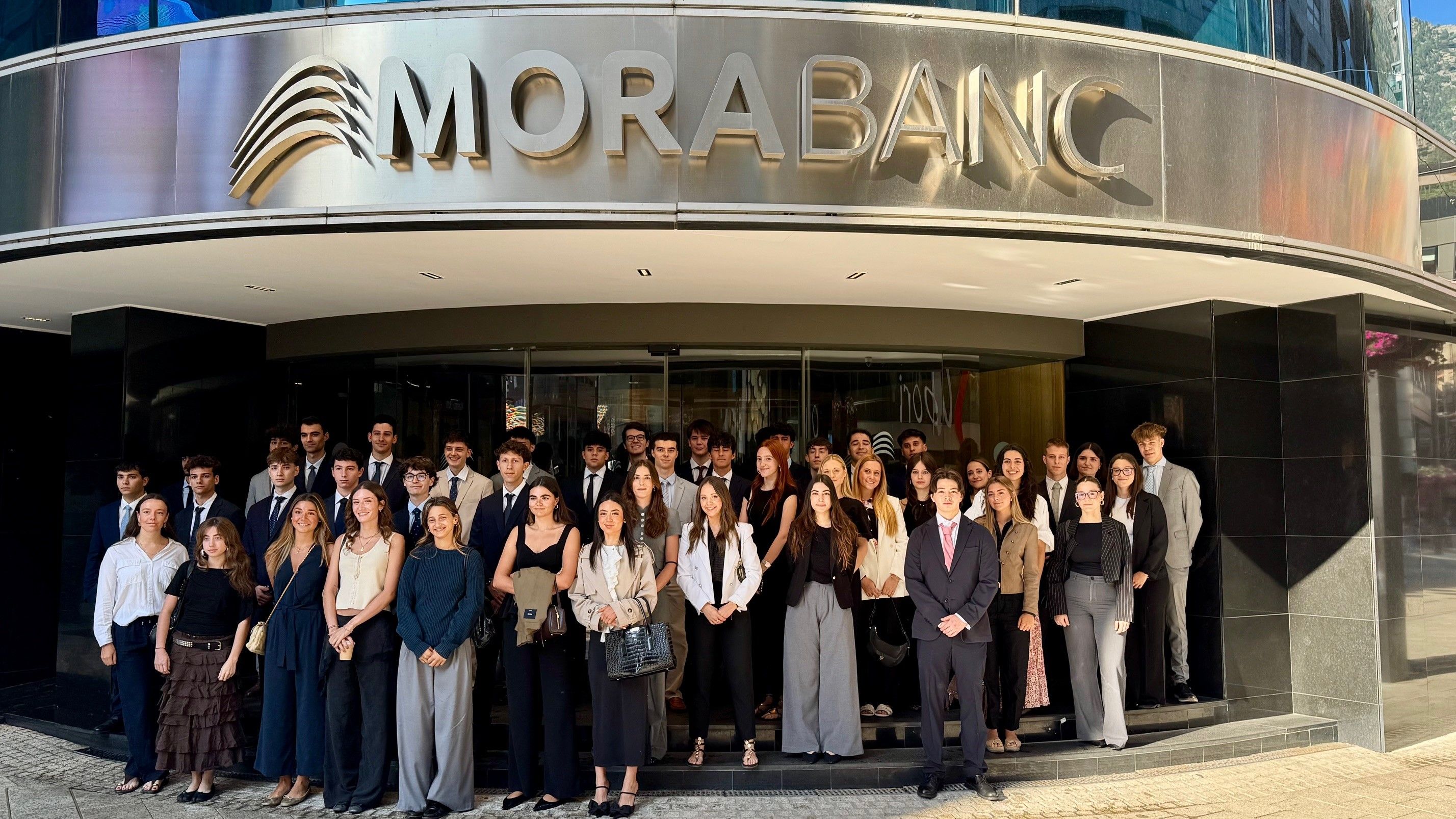 50 joves s’incorporen al programa MoraBanc Talent Experience per fer suport durant l’estiu.