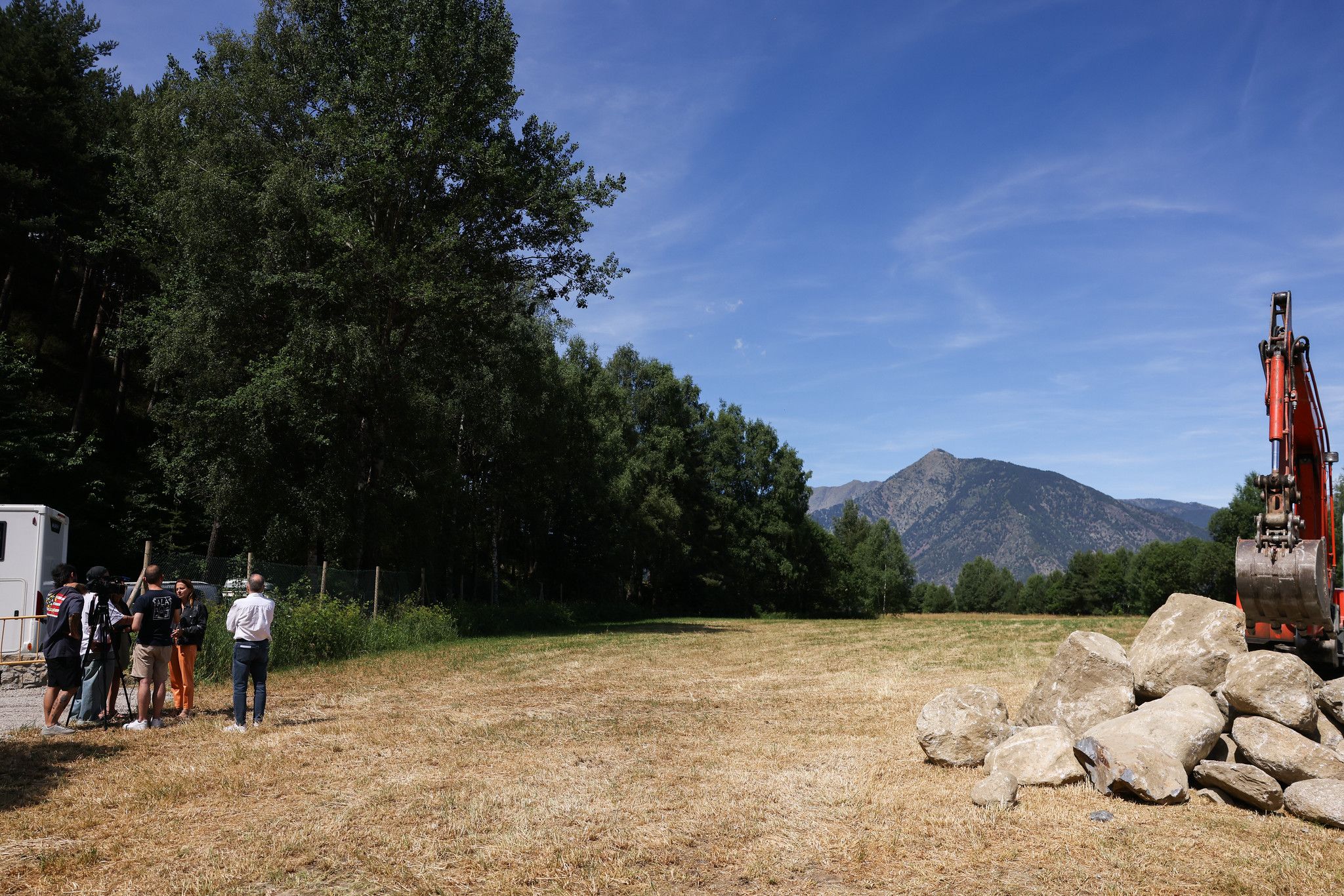 Terreny que s'habilitarà com a aparcament a la zona de la Font de la Closa. Terreny que s'habilitarà com a aparcament a la zona de la Font de la Closa.
