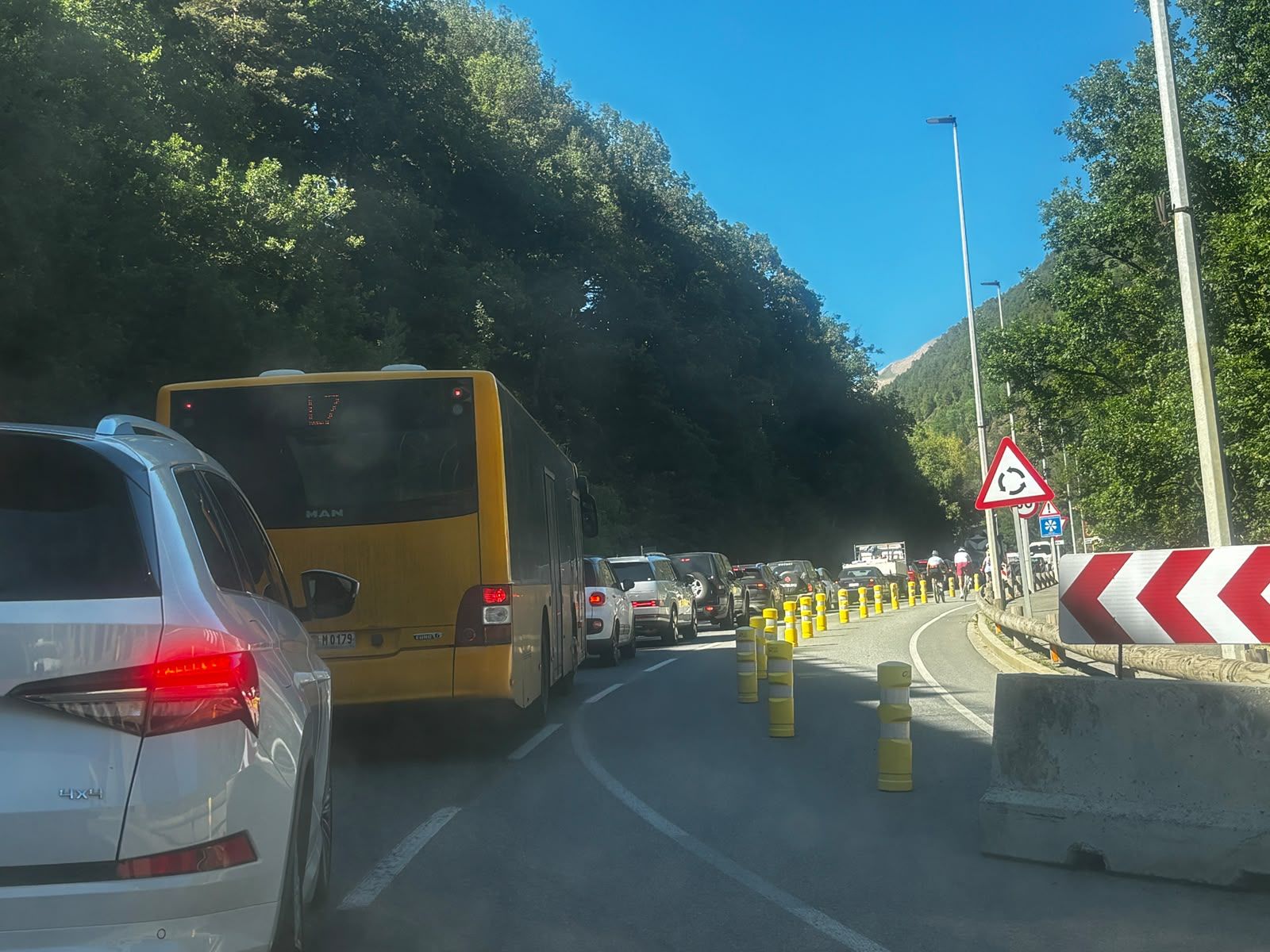 Cues de pujada a la Massana aquesta tarda. Cues de pujada a la Massana aquesta tarda.