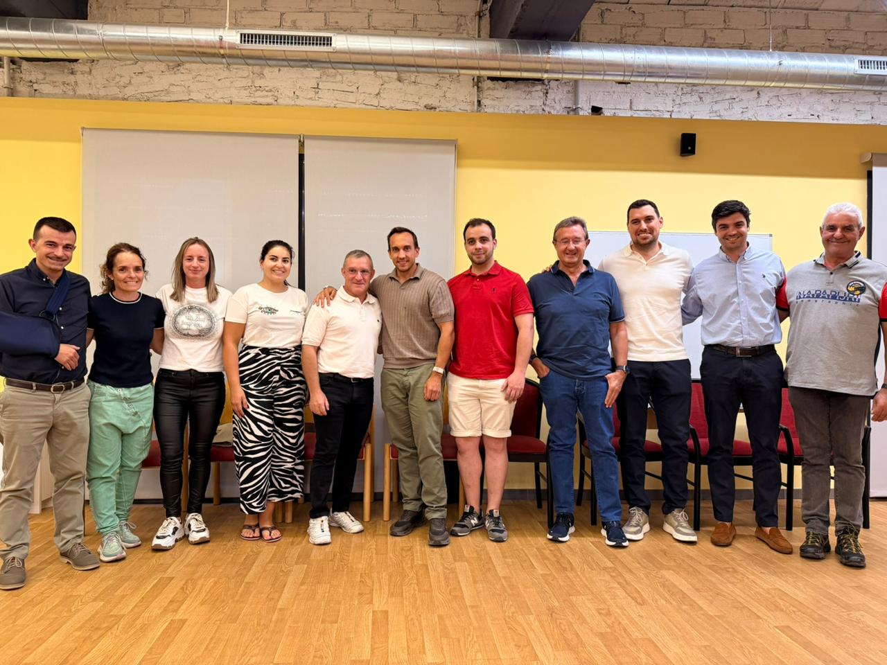 Membres de la nova junta amb integrants de la junta sortint.