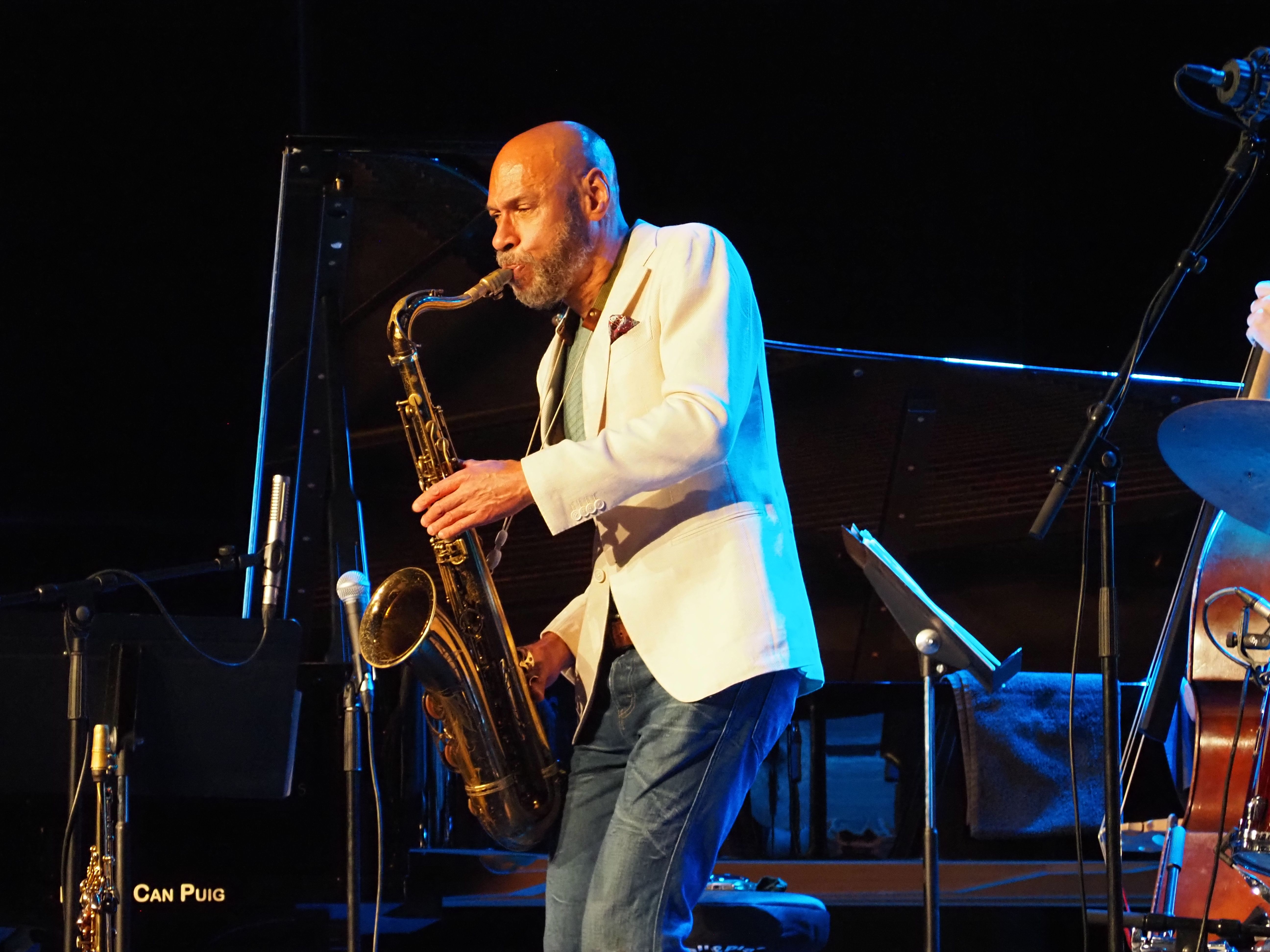 Joshua Redman amb el saxo. Joshua Redman amb el saxo.