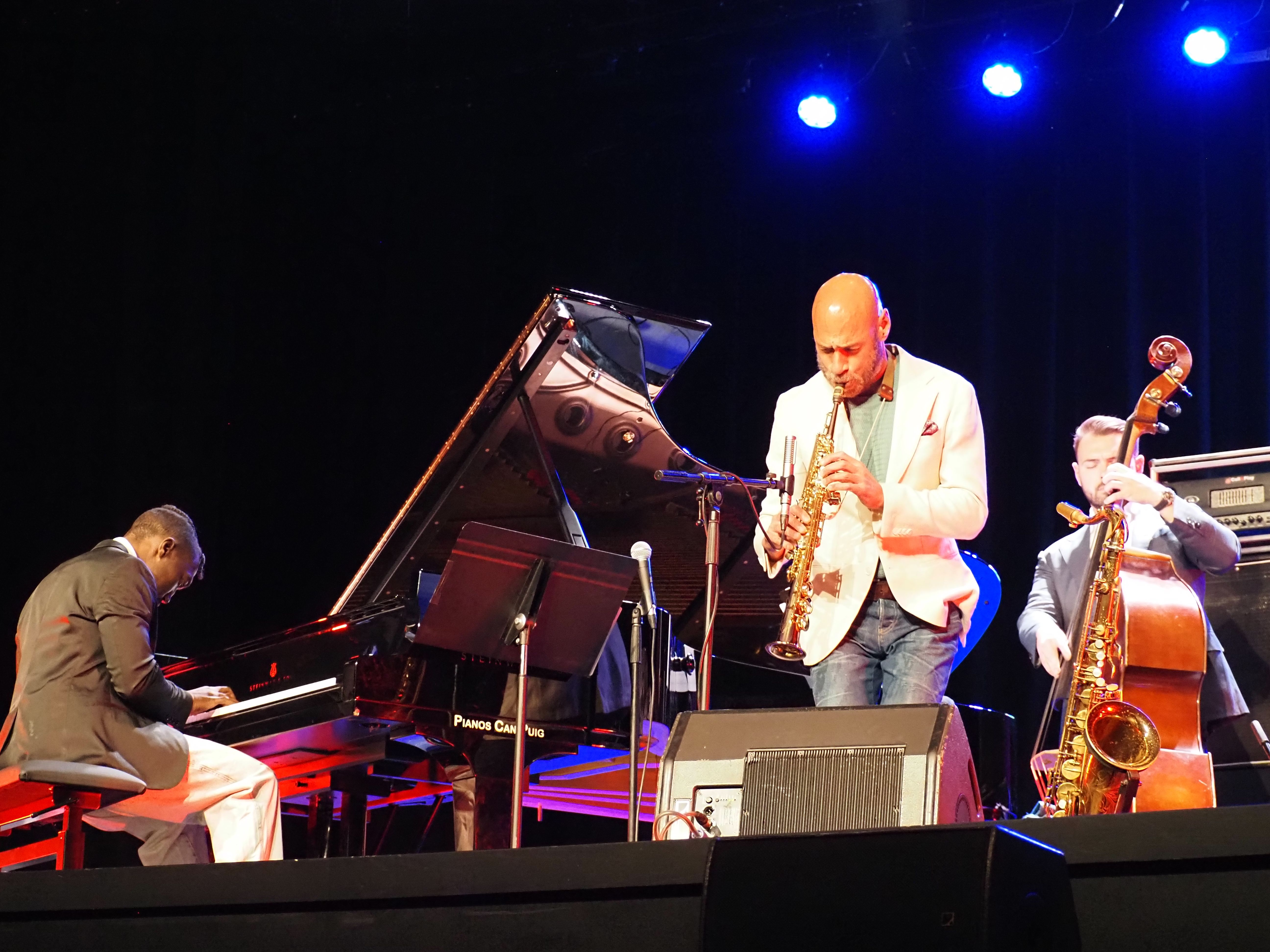 Joshua Redman és un dels millors saxofonistes de l'actualitat. Joshua Redman és un dels millors saxofonistes de l'actualitat.