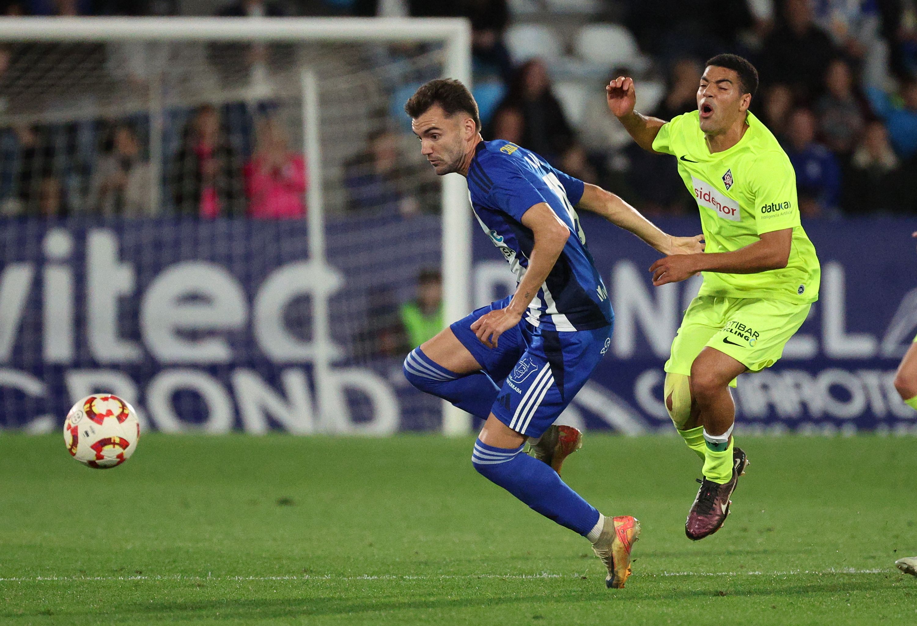 Andoni López amb la samarreta de la Ponferradina durant un partit. Andoni López amb la samarreta de la Ponferradina durant un partit.