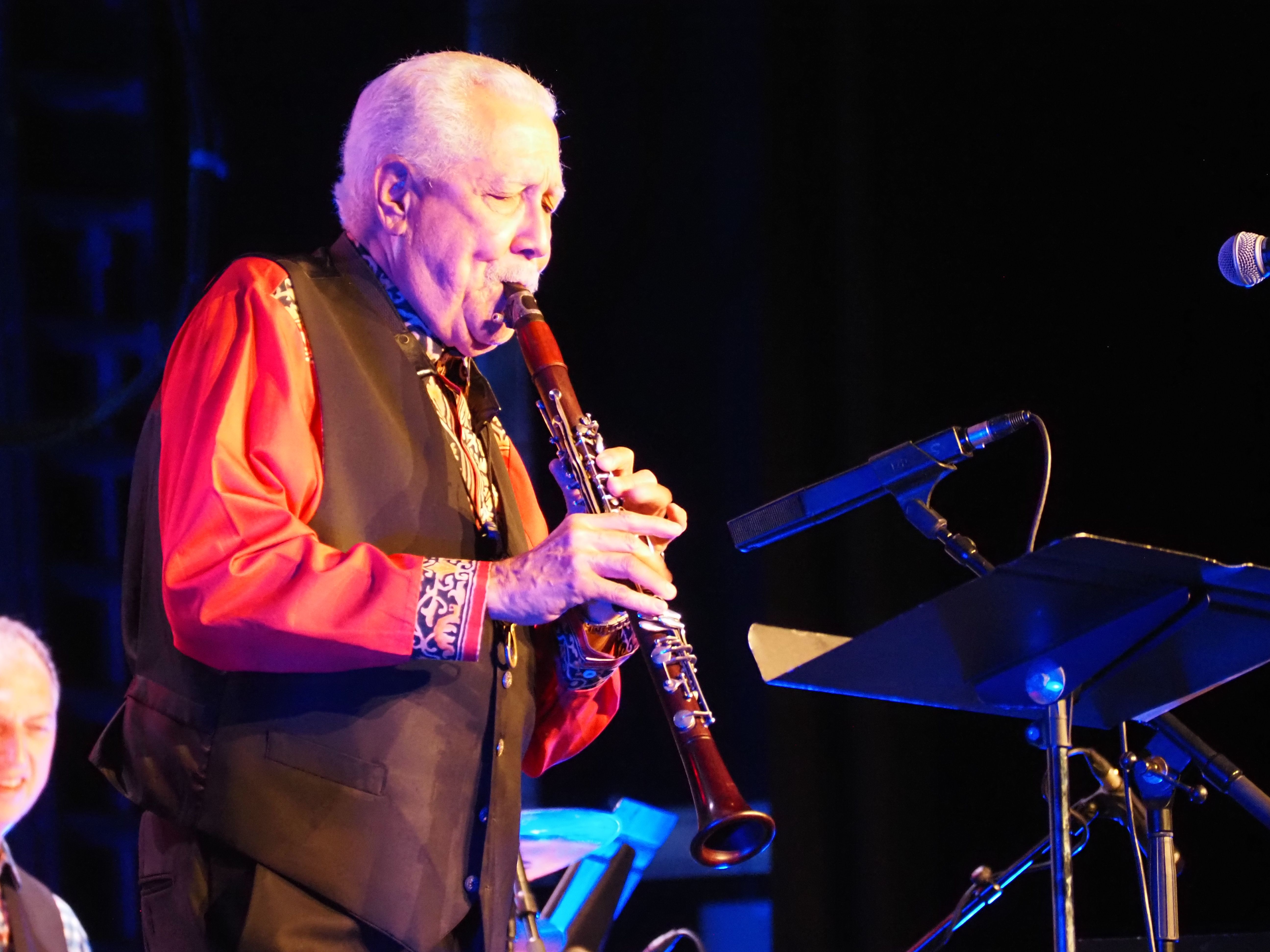Paquito D'Rivera també ha tocat el clarinet. Paquito D'Rivera també ha tocat el clarinet.