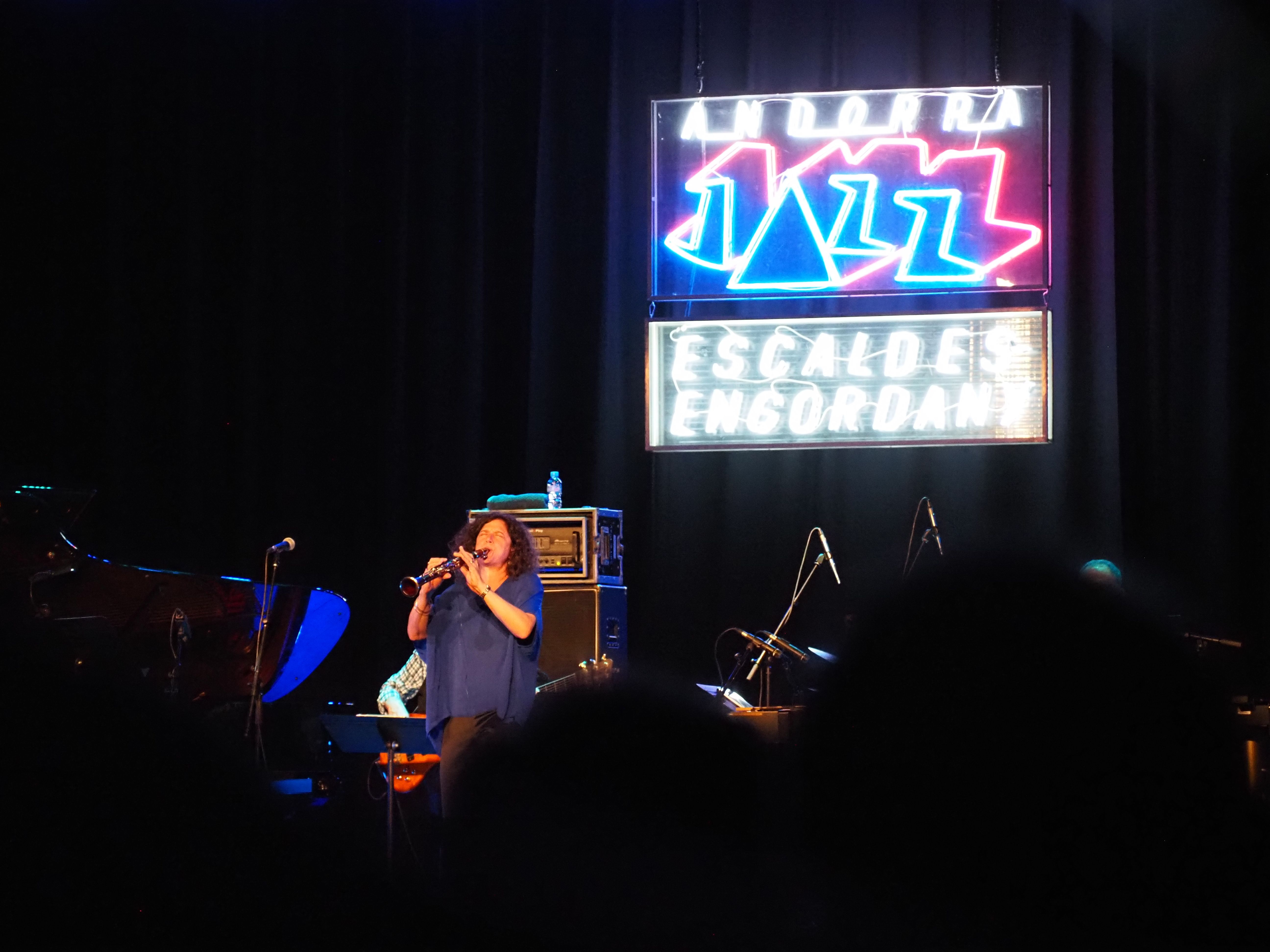 Anat Cohen durant el concert. Anat Cohen durant el concert.