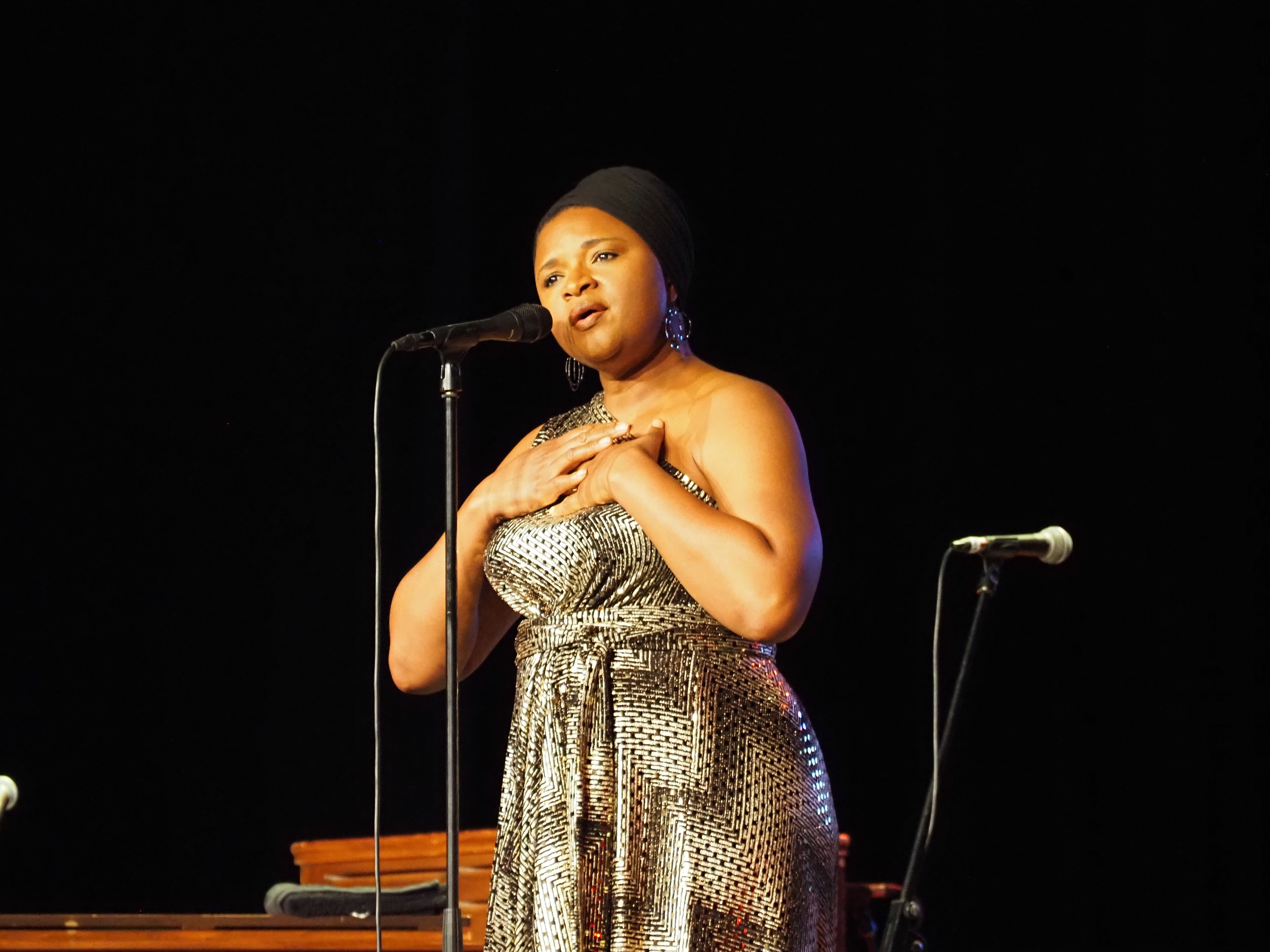 Lizz Wright en un moment del concert.