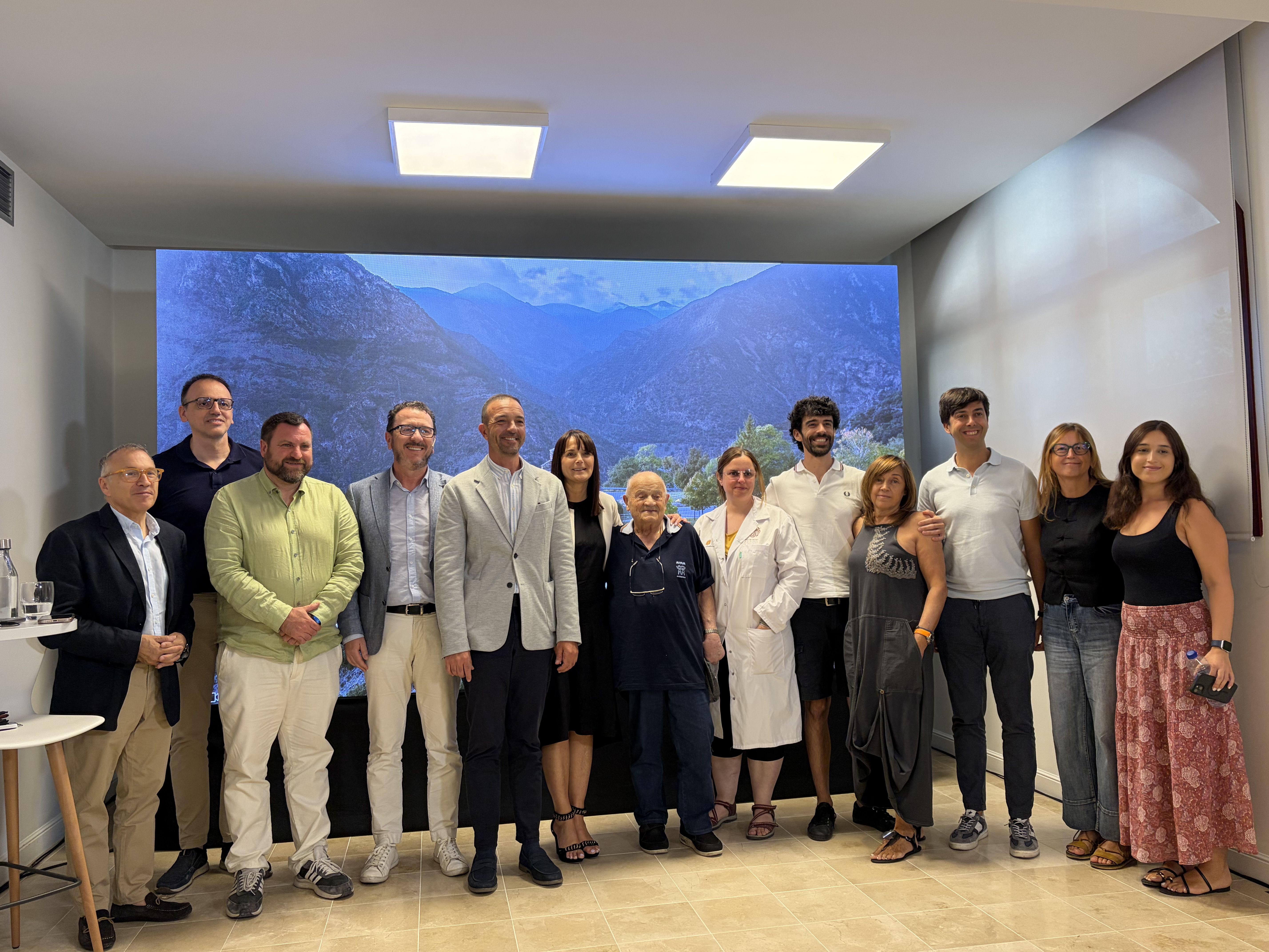 Restauradores, historiadors, campaners o representants de la vida religiosa es converteixen en els narradors de la història. Restauradores, historiadors, campaners o representants de la vida religiosa es converteixen en els narradors de la història.